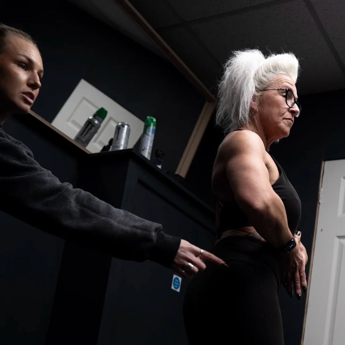 Sick shots from my last posing session with @kelseysjourney_50 

When you absolutely nail not just the poses themselves but also create that routine 🔥

So excited to see kels rock it on stage 🚀

Next in person posing weekend is 21st &amp; 22nd Febr