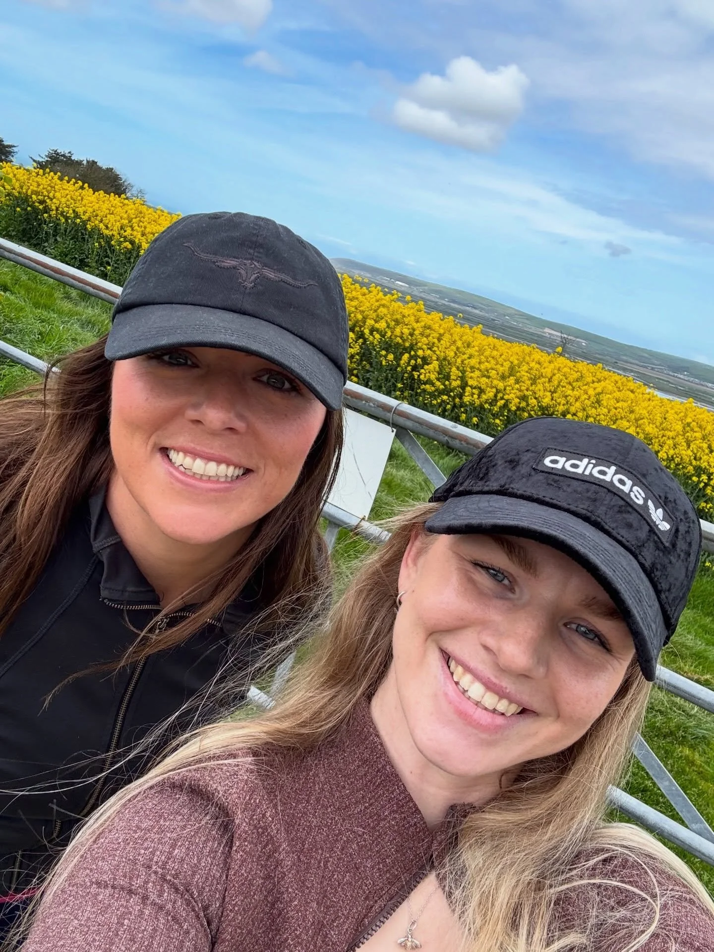 A weekend home in good for the soul 💚

Lots of catch ups, sunsets, dog walks, a new tattoo and meeting baby Hudson 🥺