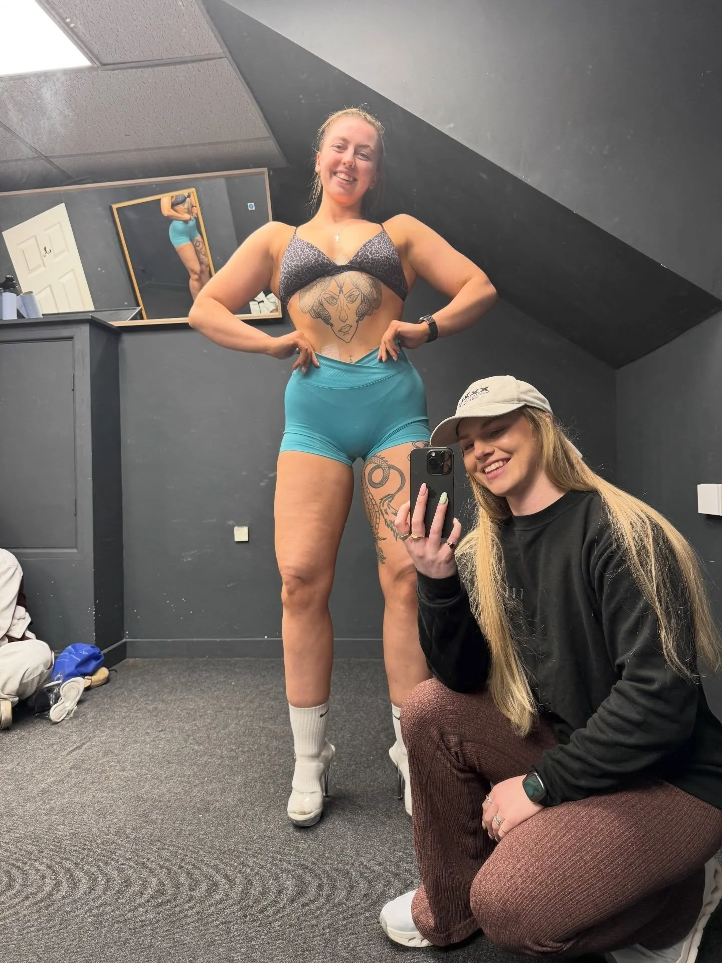 Some of April&rsquo;s posing ladies at @alphaneondarksidegym 

If you want to book in to learn how to or level up your posing my next available date is 30th May 

And if you&rsquo;re free Sunday 3rd come down to the open day 😍