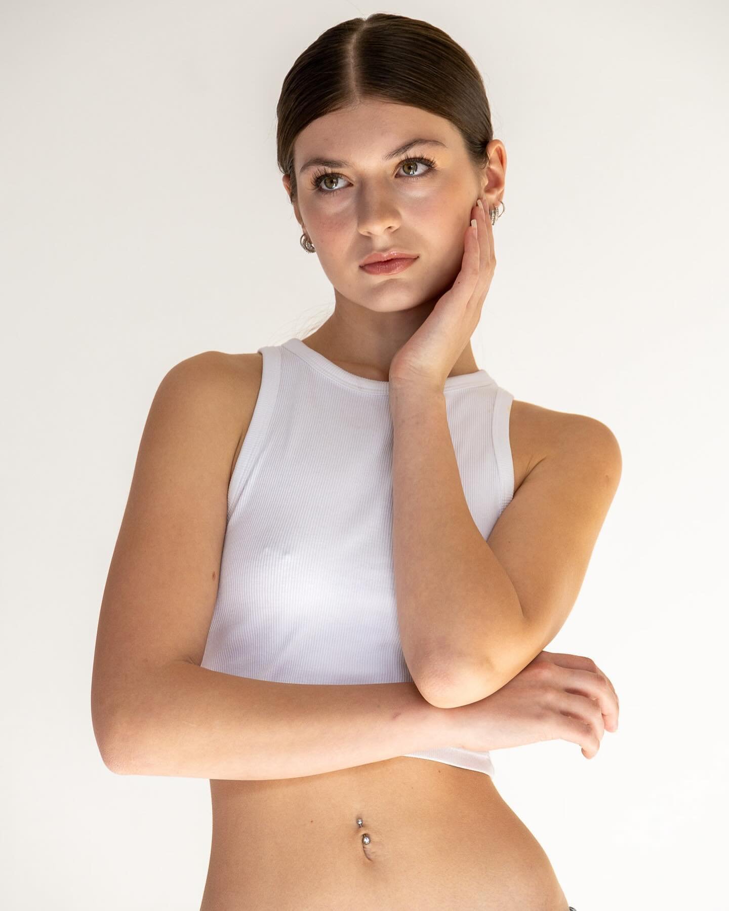 Easy fashion story 

#fashioneditorial #fashion #portrait #czechgirl  #studiophotography #fashionphotographer #beautyphotographer #freshlook #cleanlook #canonczsk #prettyface