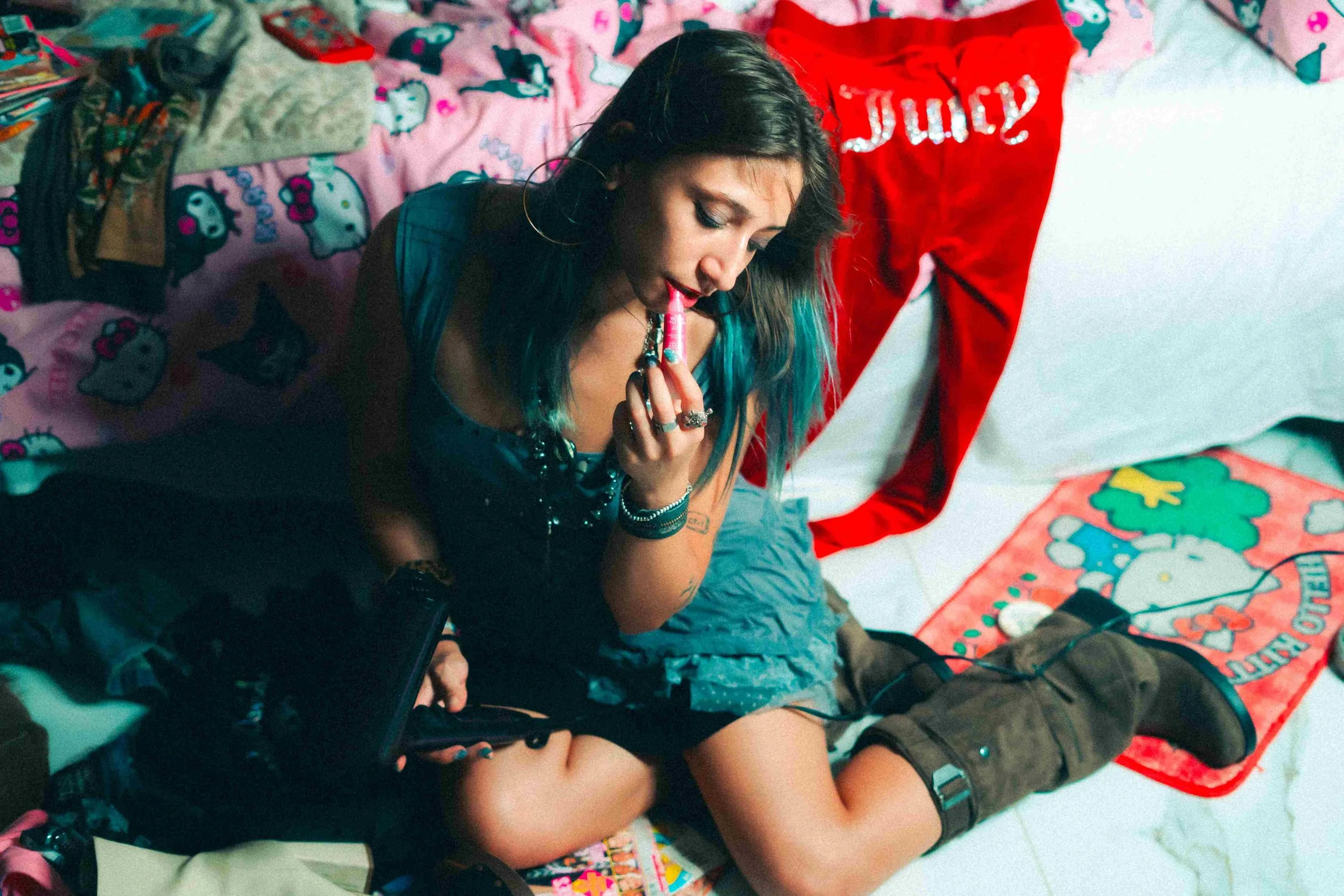 y2k aesthetic photoshoot 5.jpg