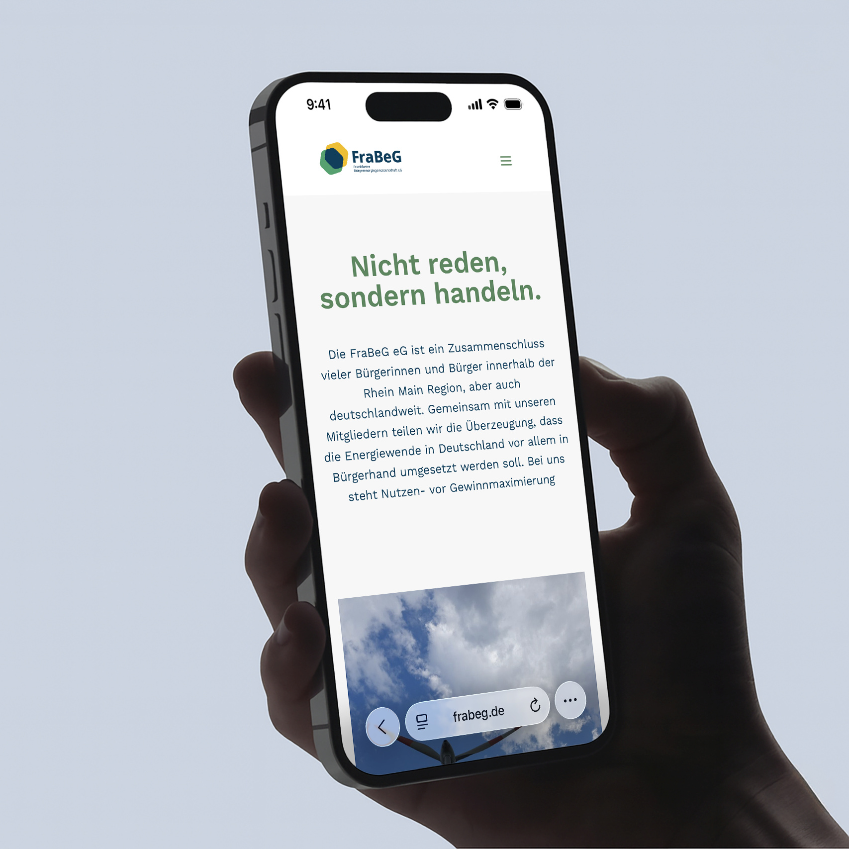 Smartphone mockup showing FraBeG website with slogan and text.