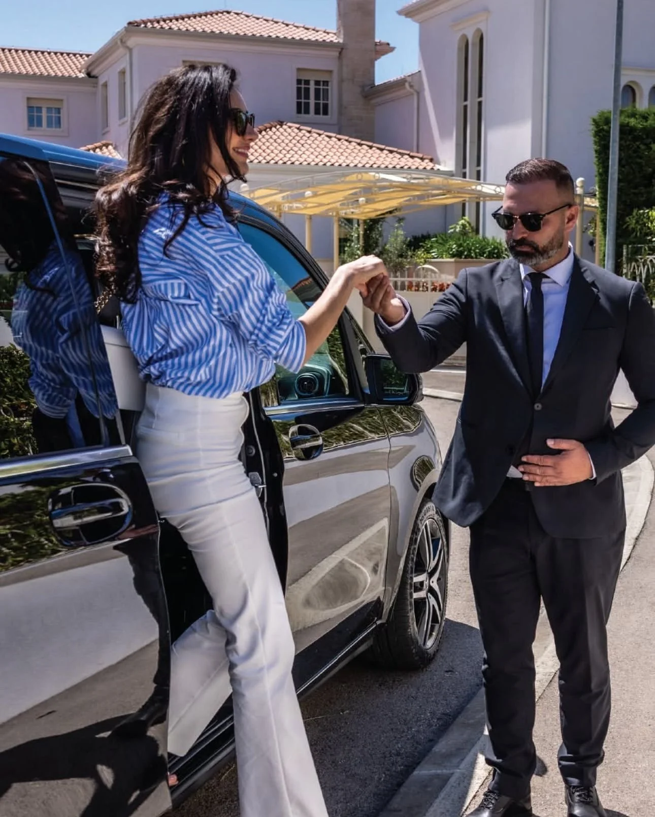 Luxury Mercedes V-Class arriving at elegant Ville Borghetto, ensuring a premium private transfer experience with Istramore