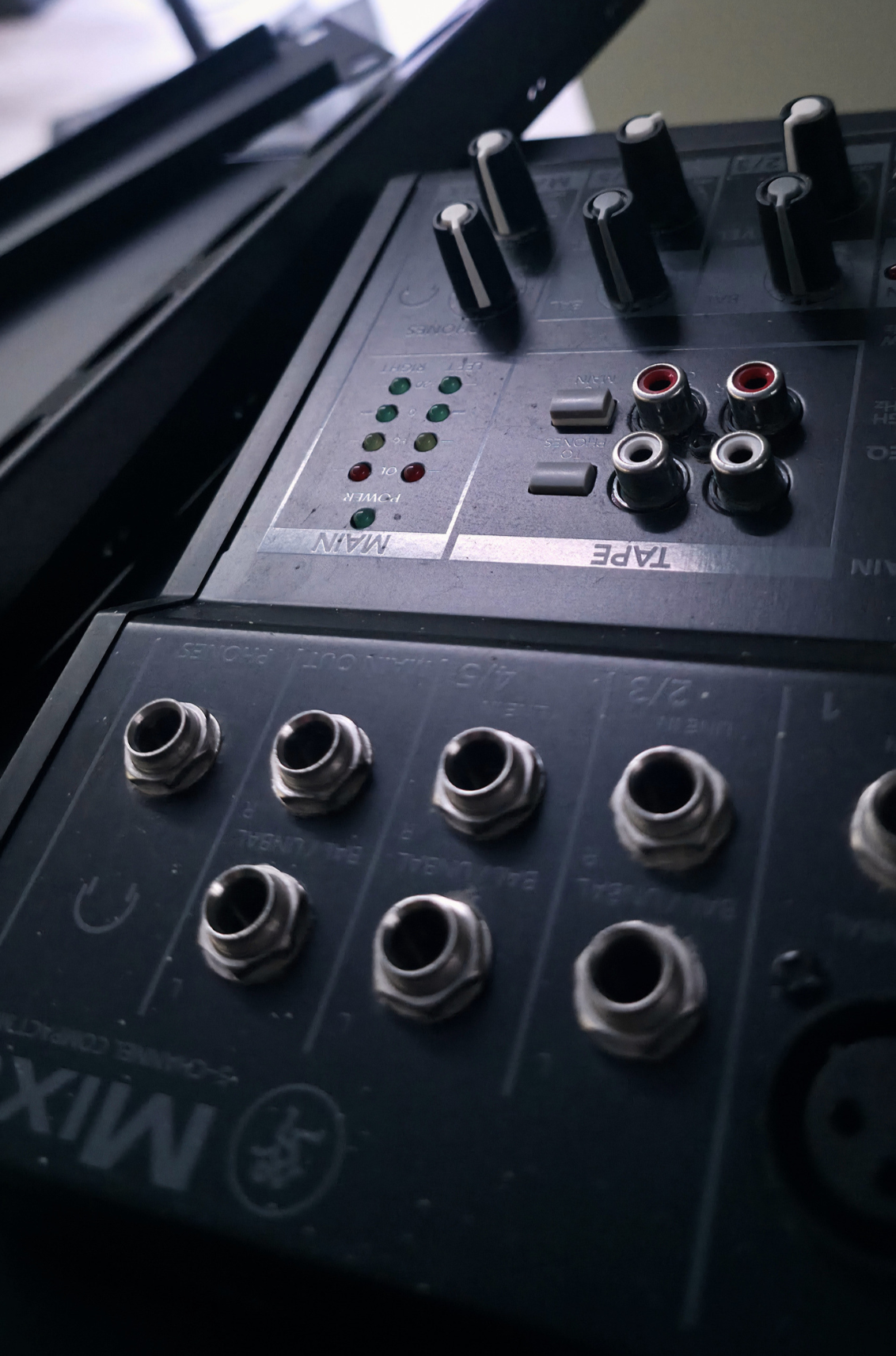 Mezcladora de audio con botones, estudio Barcelona.