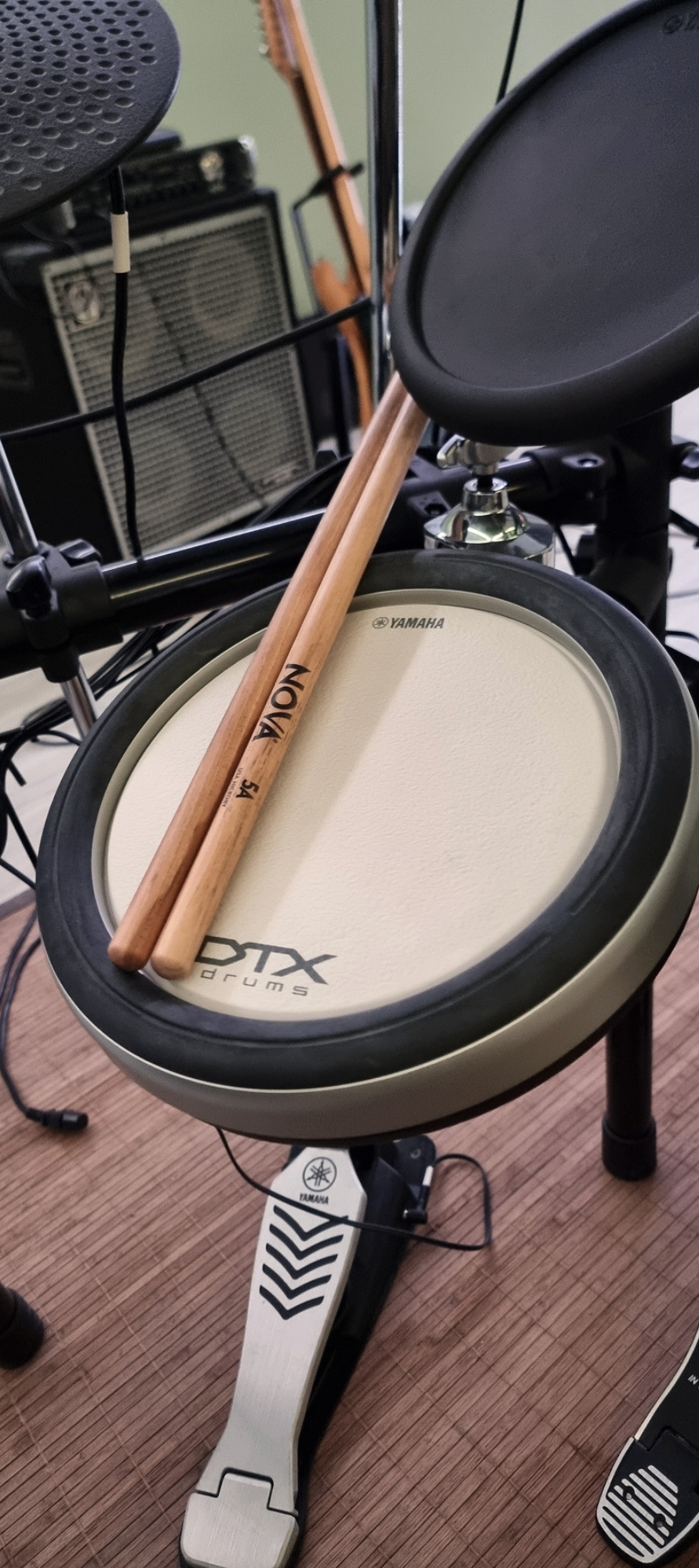 estudio - batería Yamaha DTX - guitarra - Barcelona