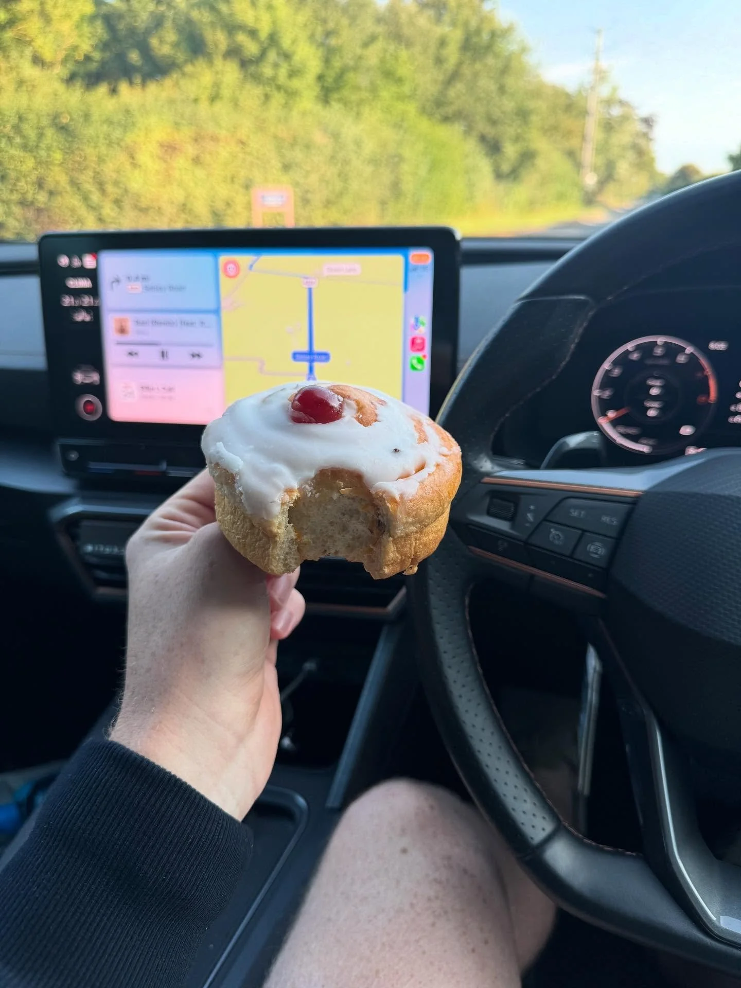 Hyrox Conditioning + Easy Run with @tylerspicefitness 

Session format:

Partner conditioning. Person A starts on erg and hits distance whilst Person B completes exercise(s) for time it takes Person A to hit distance 🕰️.

1a 500m bike erg
1b walking