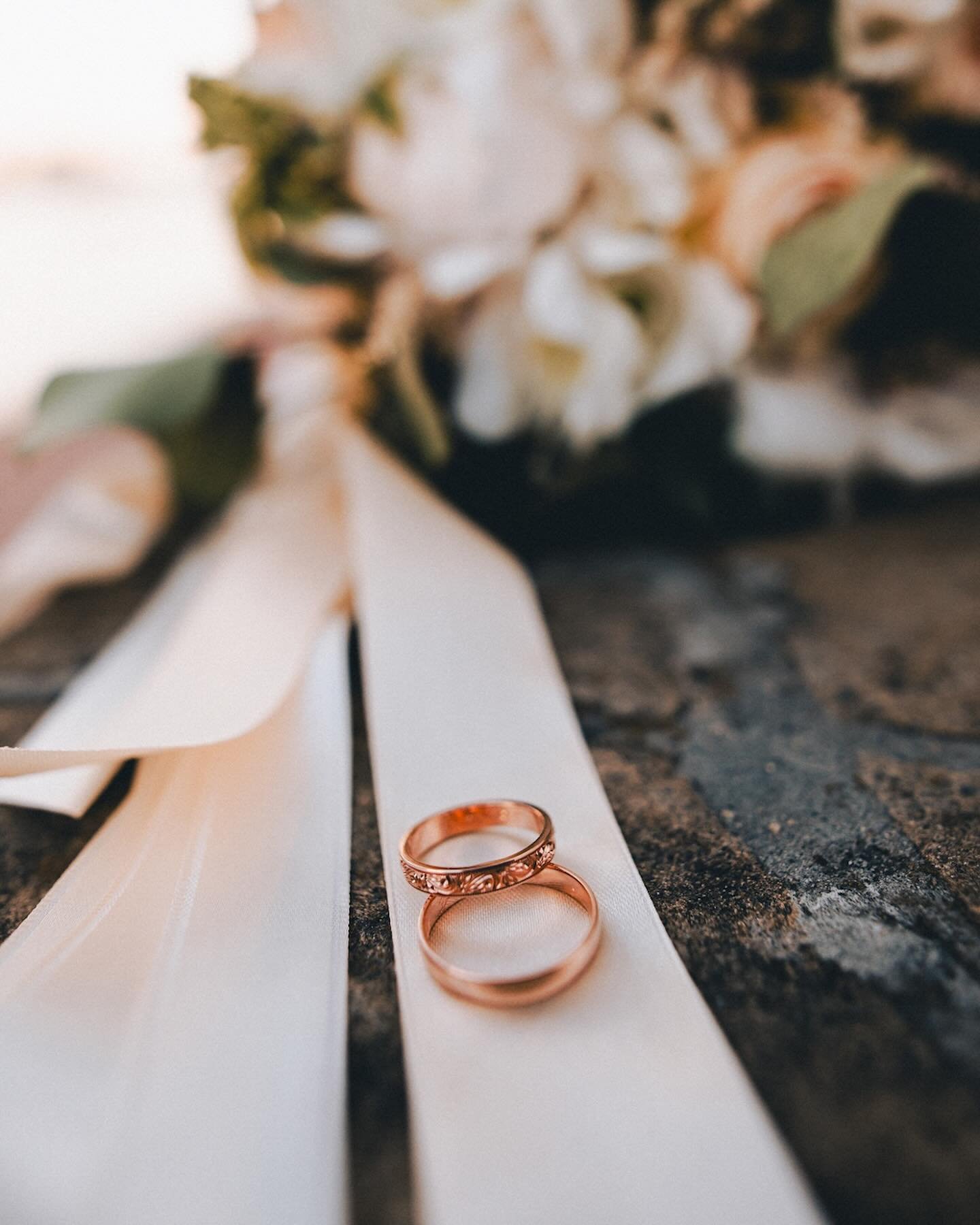 A beautiful bouquet and an exquisite engagement ring symbolize an everlasting love. 💍
#wedding #weddingphotography #weddingstyle #weddingshoot #elopement #weddinglegends #esküvő #eskuvofoto #esküvőfotózás #loveandwildhearts