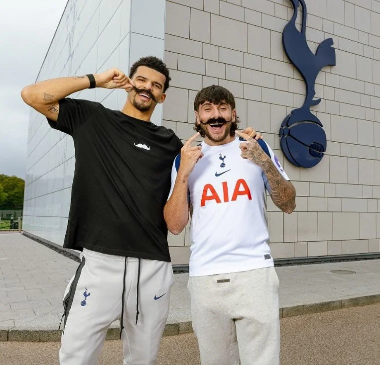 This Movember, our DSM talent took action to support men&rsquo;s mental health in the community and beyond.

🥸 @dannyaarons and @solanke teamed up for a special activation: they visited a local school and joined a classroom focused on mental health,