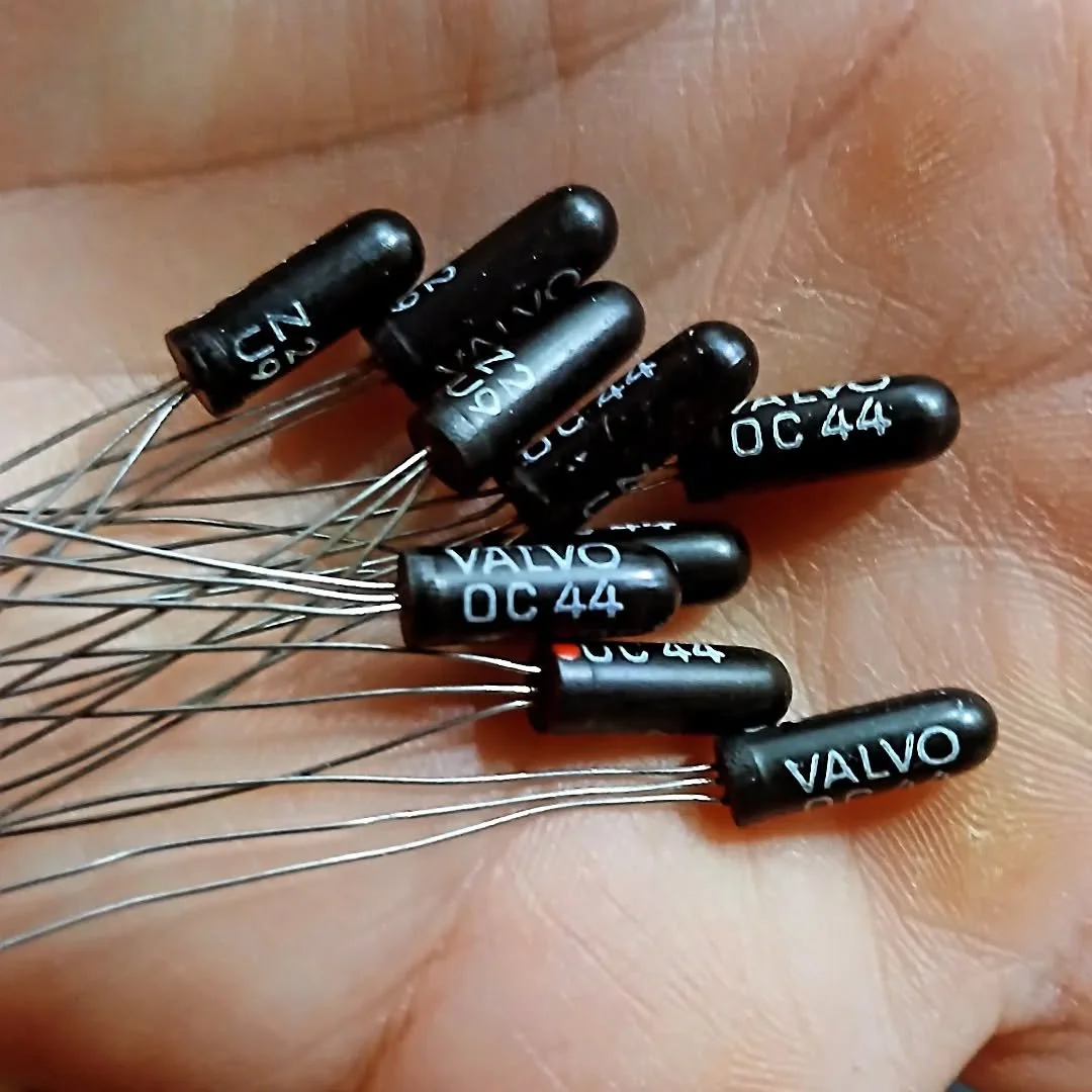 A handful of gems! Get yer www.jdmpedals.com orders in! OC44 Elektrika... OC Boost... just killer with these. Subscribe and get the discount codes at the site!
#valvo #oc44 #germanium #tonebendermki #tonebendermkii #rangemaster #groovy #fuzz