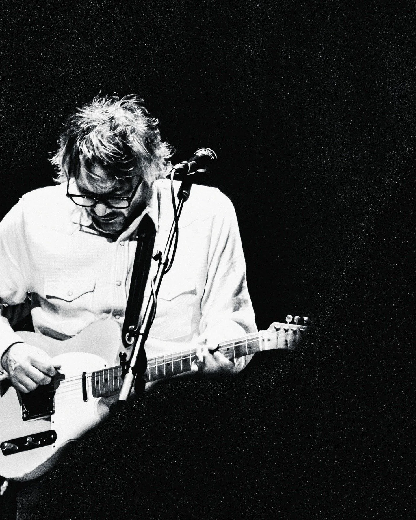 @jefftweedy playing @deromavzw

Tweedy is one of those artists you simply have to go and see, in whatever form he performs, whether that is with Wilco or solo, through thick or thin. And you can take that quite literally. The man resembles something 