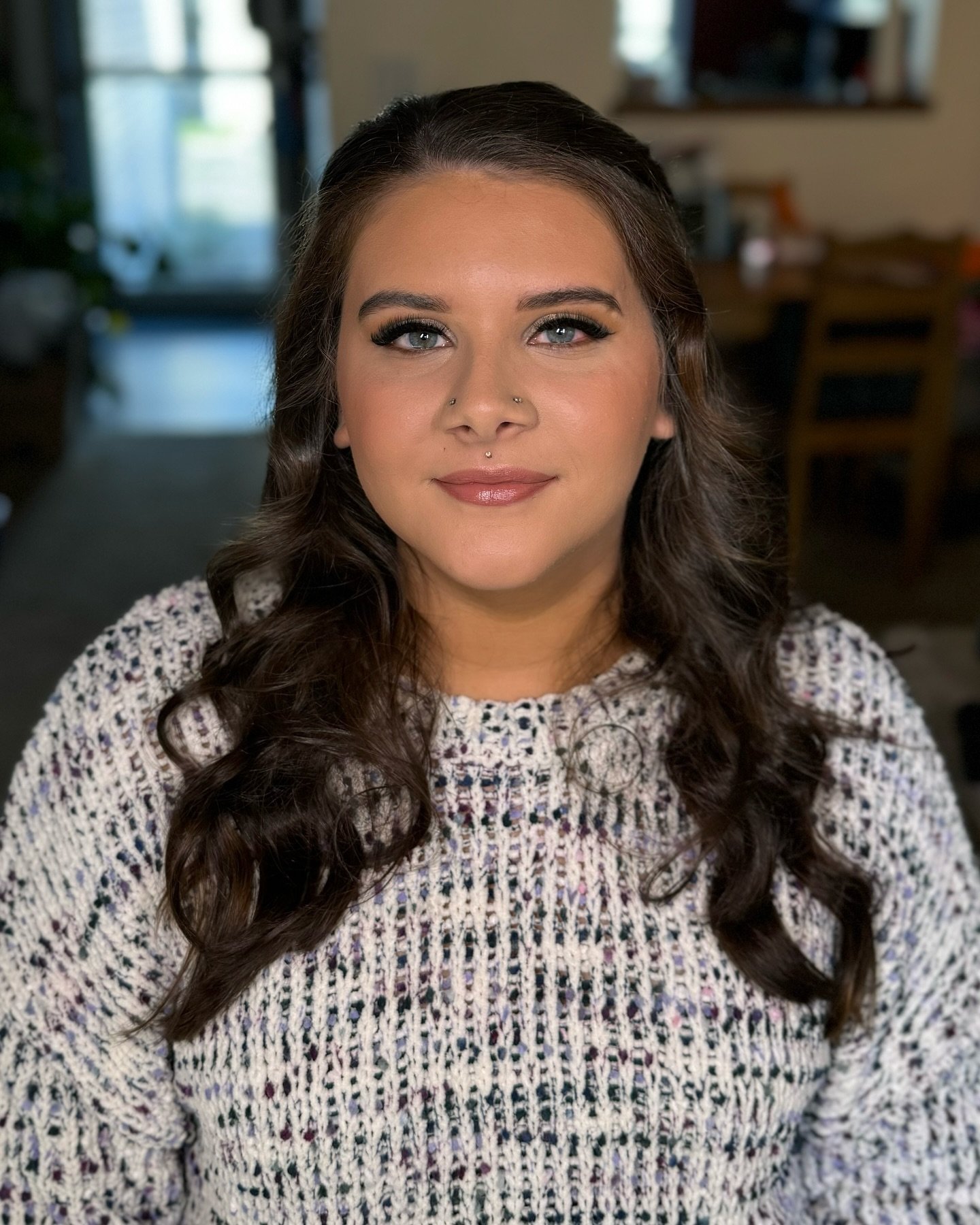 Engagement photo ready ✨ @beautybyheatherniccole 
Lashes by the best @m.inklashes 🫶🏽 

#columbusohio #columbusohiomakeupartist #614makeupartist #614lashes #ohiobride #softglammakeup
