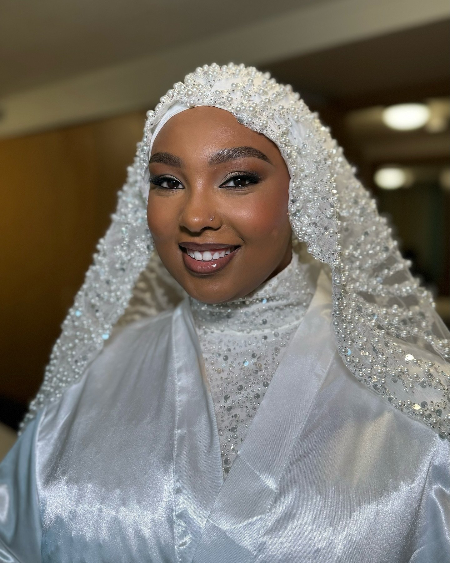 The beautiful Amal 🤍✨ 
Turban &amp; Veil setting: @rasmat.basma 

#columbusmua #columbusmakeupartist #columbusbrides #columbusohiobride #bridalmakeup