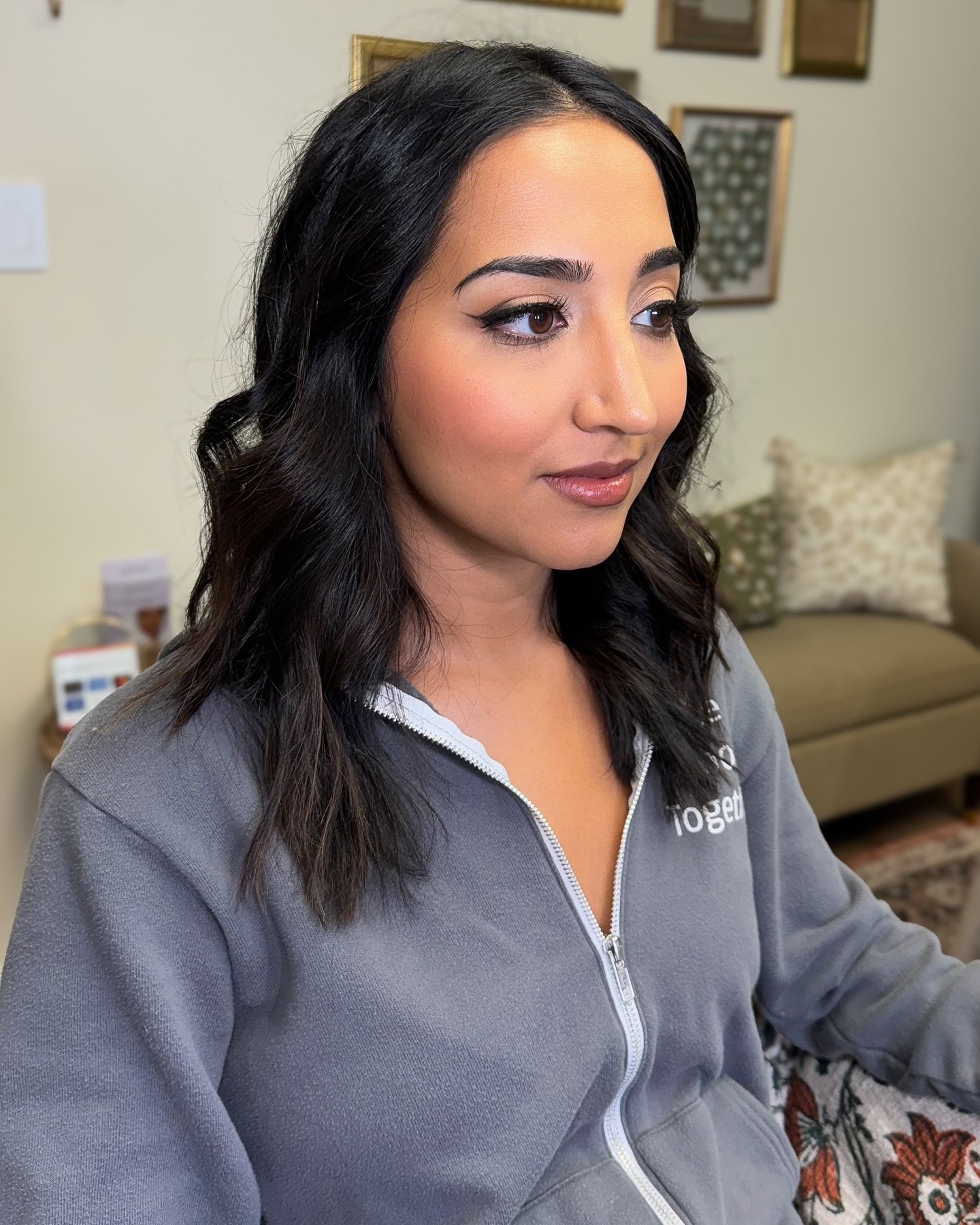 I&rsquo;m all for a full glam but there&rsquo;s just something about perfectly enhancing someone&rsquo;s features without changing them 🤌🏽 

#engagementphotos #columbusbride #columbusohio #columbusmua #columbusmakeupartists #614 #bridalmakeup #soft