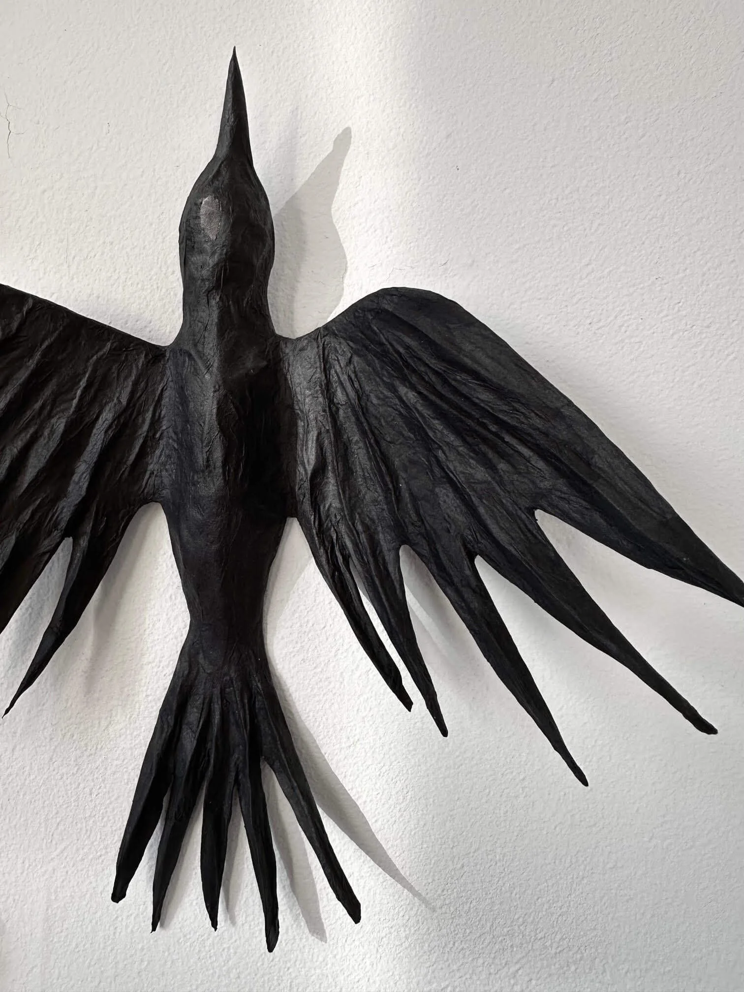 Uneven - close-up of blackbird sculpture made from reclaimed cardboard and paper by Lindqvist Art