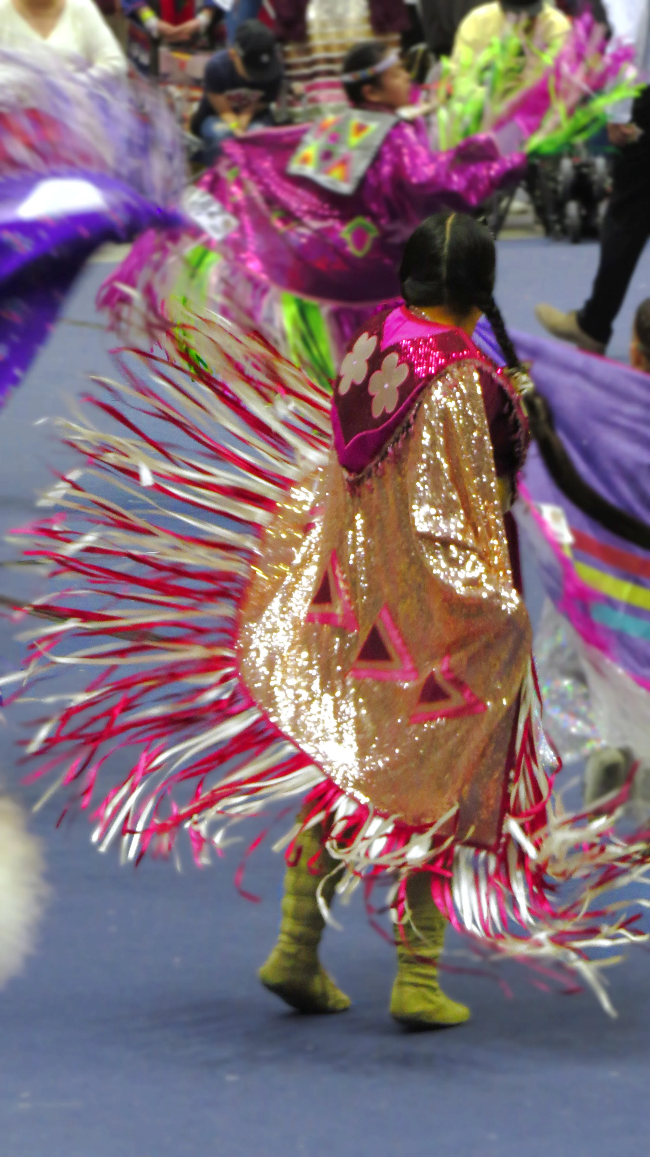solo_youth_fancy_powwow.jpg