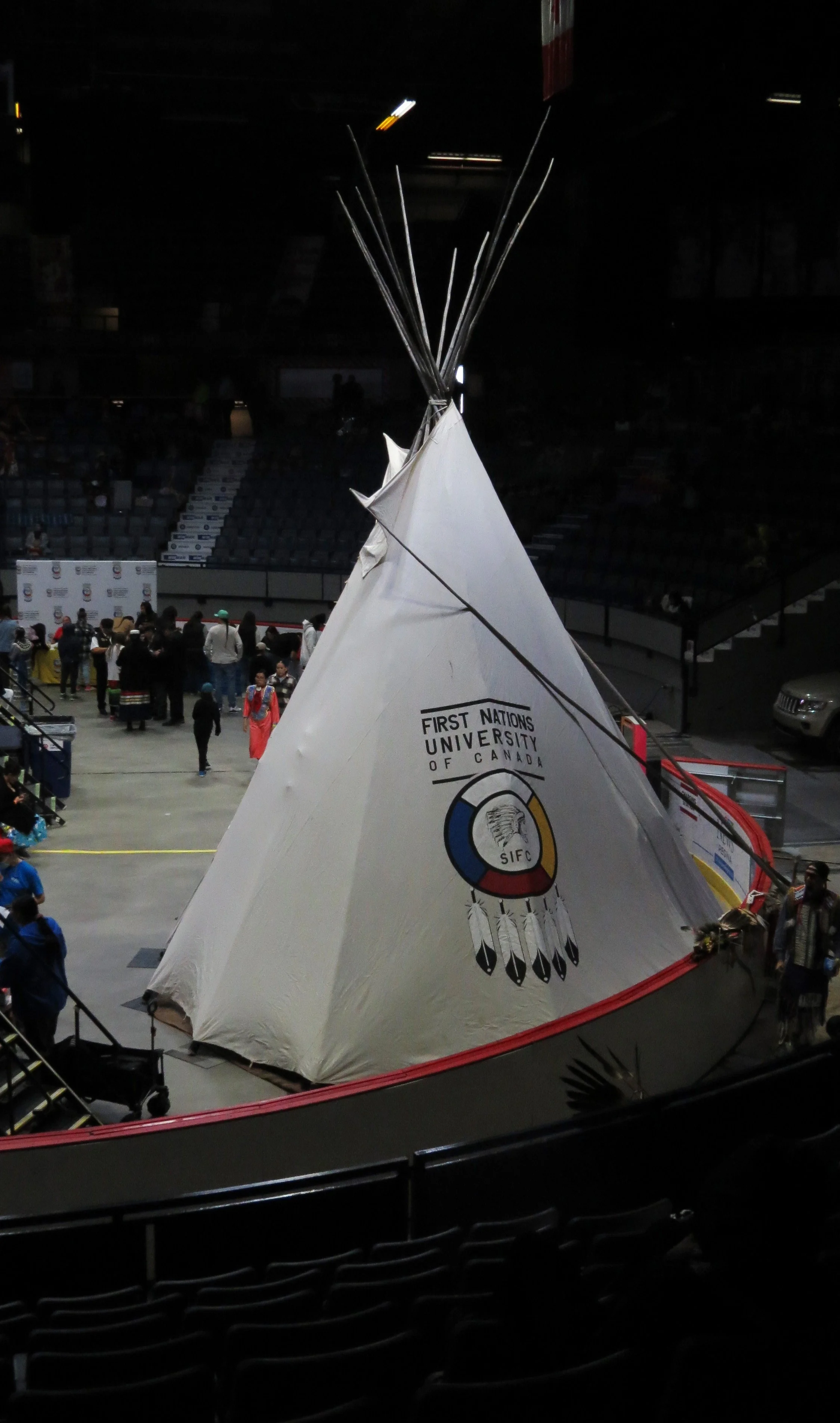 tipi_powwow.jpg
