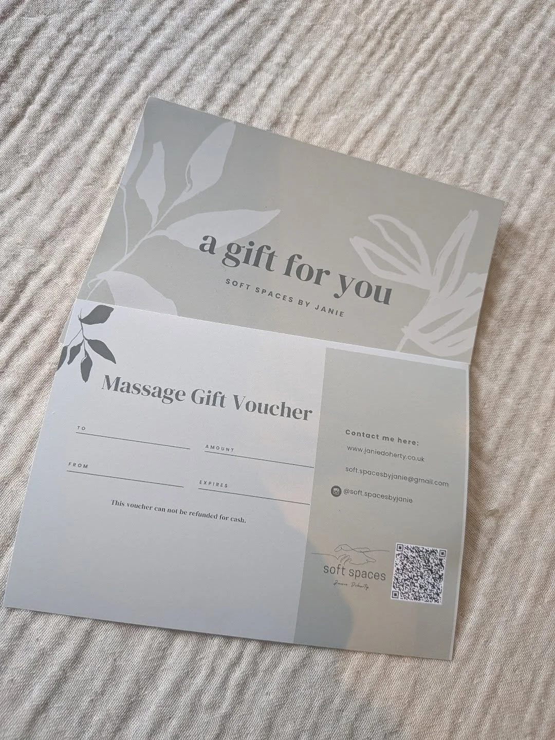 Looking for a lush, meaningful Christmas gift? 🤎✨

Gift vouchers are now available &mdash; an invitation to unwind, soften, and be held through soothing, restorative bodywork.

Available to collect from @align_movement_studios
Or I&rsquo;m happy to 