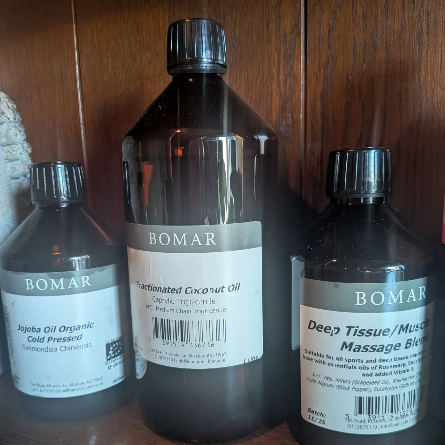 What are you putting on my skin, Janie? 💁

Well&hellip; fancy you should ask! These are the products I&rsquo;m enjoying at the moment 🫶

1. @bomar_aromatherapy
After seeing my good friend @find.ease.massage use these, I&rsquo;ve given them a try an