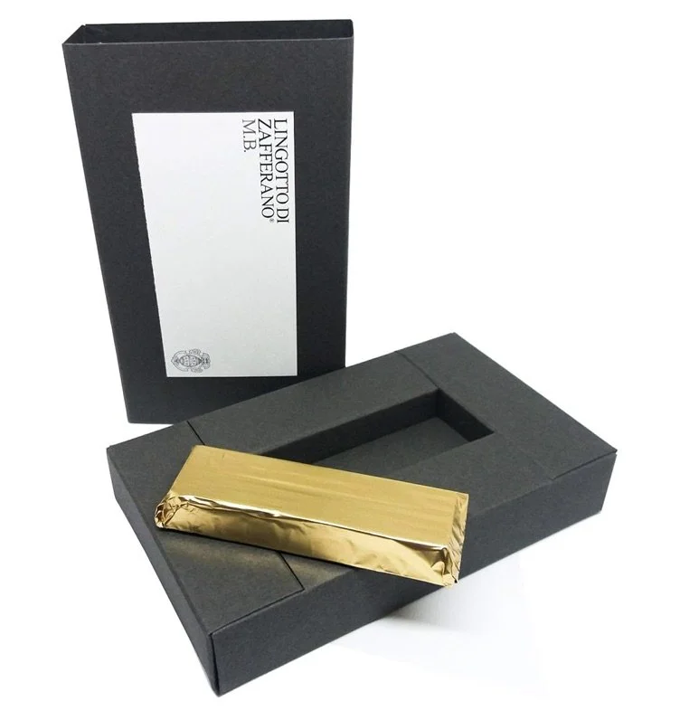 Gold-wrapped bar in black box with "Lingotto di Zafferano" label