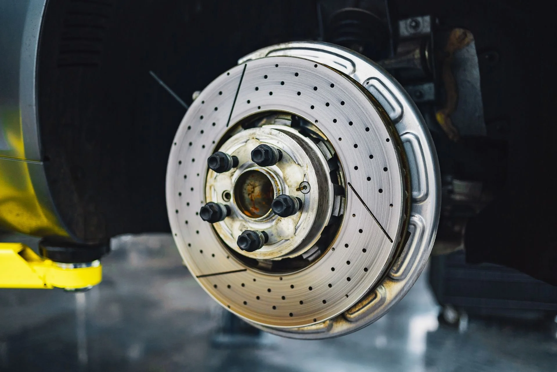 Brake Fade vs. Brake Failure: How Heat and Load Reduce Stopping Power