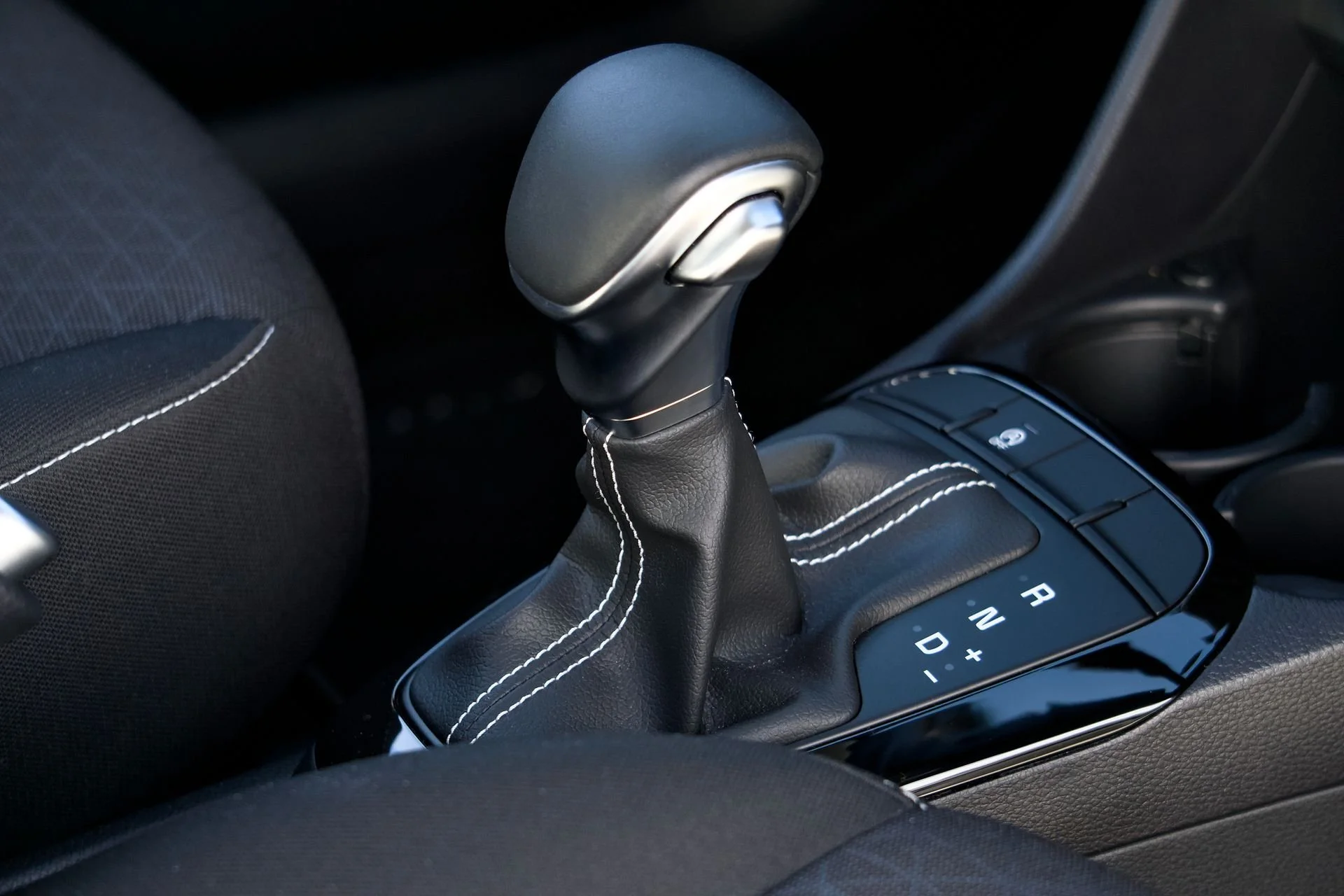 Recognizing Transmission Trouble Before You Need a Tow