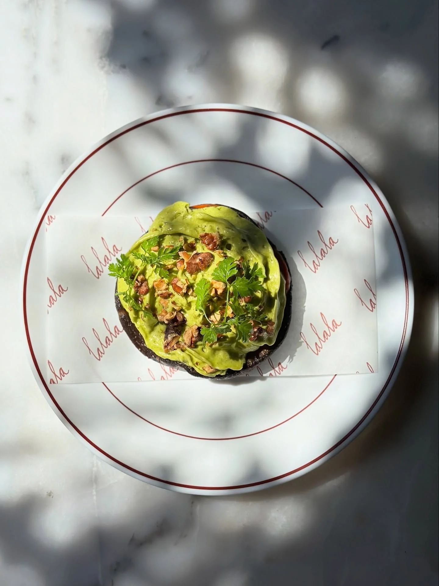 Portobello Steak ๐‍๐ซ 
Met Geroosterde Paprika & Beurre Café De Paris