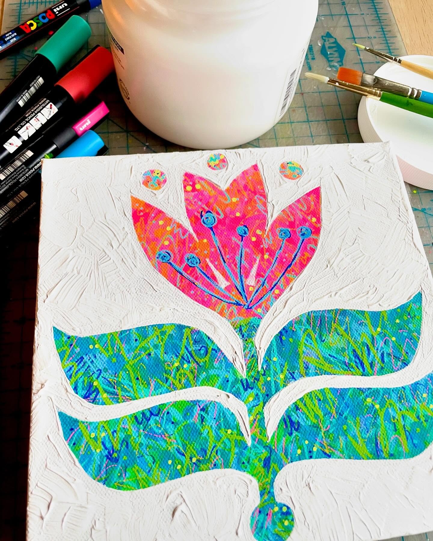 Working on a bright little pink tulip on this rainy PNW day. 🌷🌧️
.
.
.
.
#pinktulip #rainyday #tulipart #tulip #skagitvalley #magicskagit