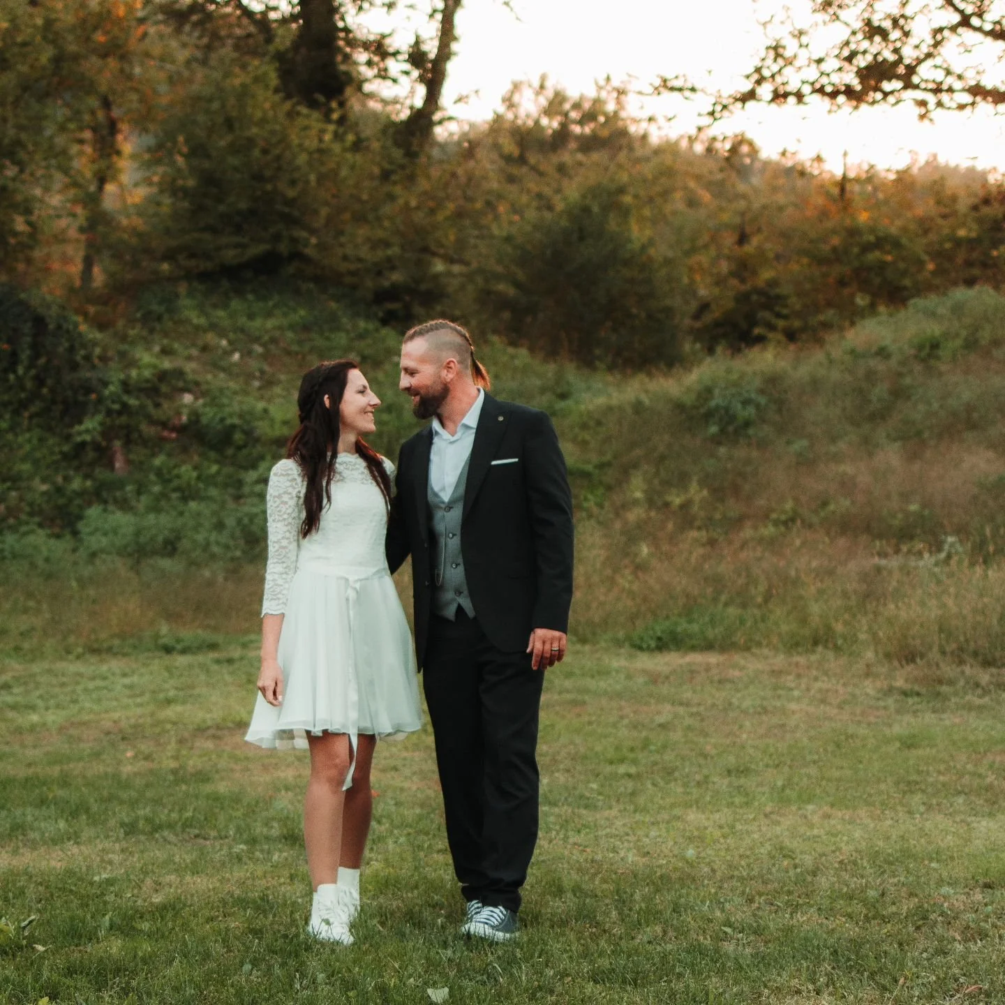 Ko tako lepo izkoristimo &quot;golden hour&quot;. &hearts;️✨

#photography #photographer #nature #photolovers #beauty #naturelovers #capture #earth #beautiful #photoshoot #photos #videography #video #earth #life #everyday #moment #photo #couplesphoto