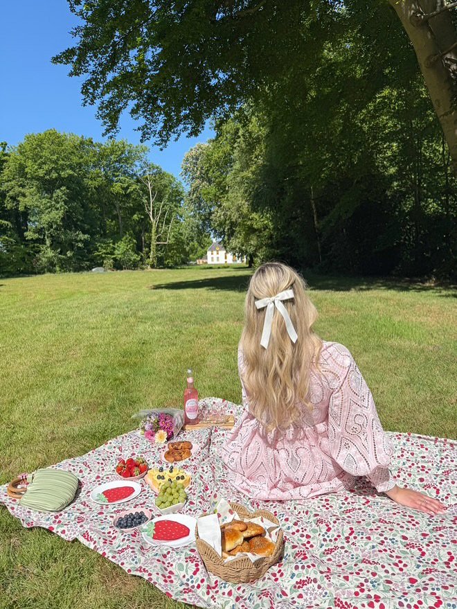 Were you wondering about the vibes you can expect from our upcoming summer picnic event in Groningen? 🌸🧺☀️

13th of July, Groningen

Join us for a dreamy afternoon with sweets, flower workshop and lovely girls! It&rsquo;s time to dress up and enjoy