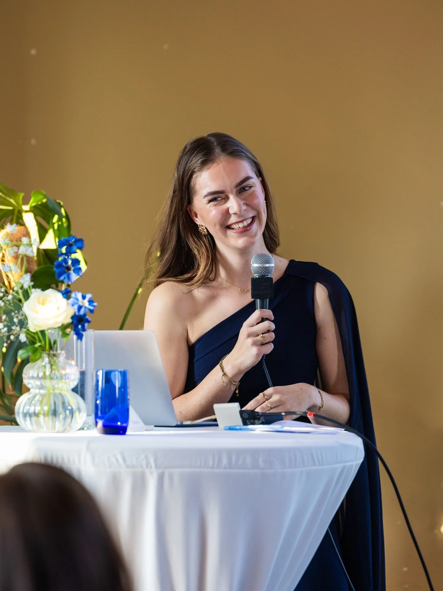 Van alle prachtige foto&rsquo;s die ik heb ontvangen, wilde ik deze alvast delen aangezien deze foto wel gelijk laat zien hoe ik mij voel na gisteren! Ik kan die lach nog steeds niet van mijn gezicht krijgen 💙🤭 

Wat een ongelofelijk tof, leuk en i