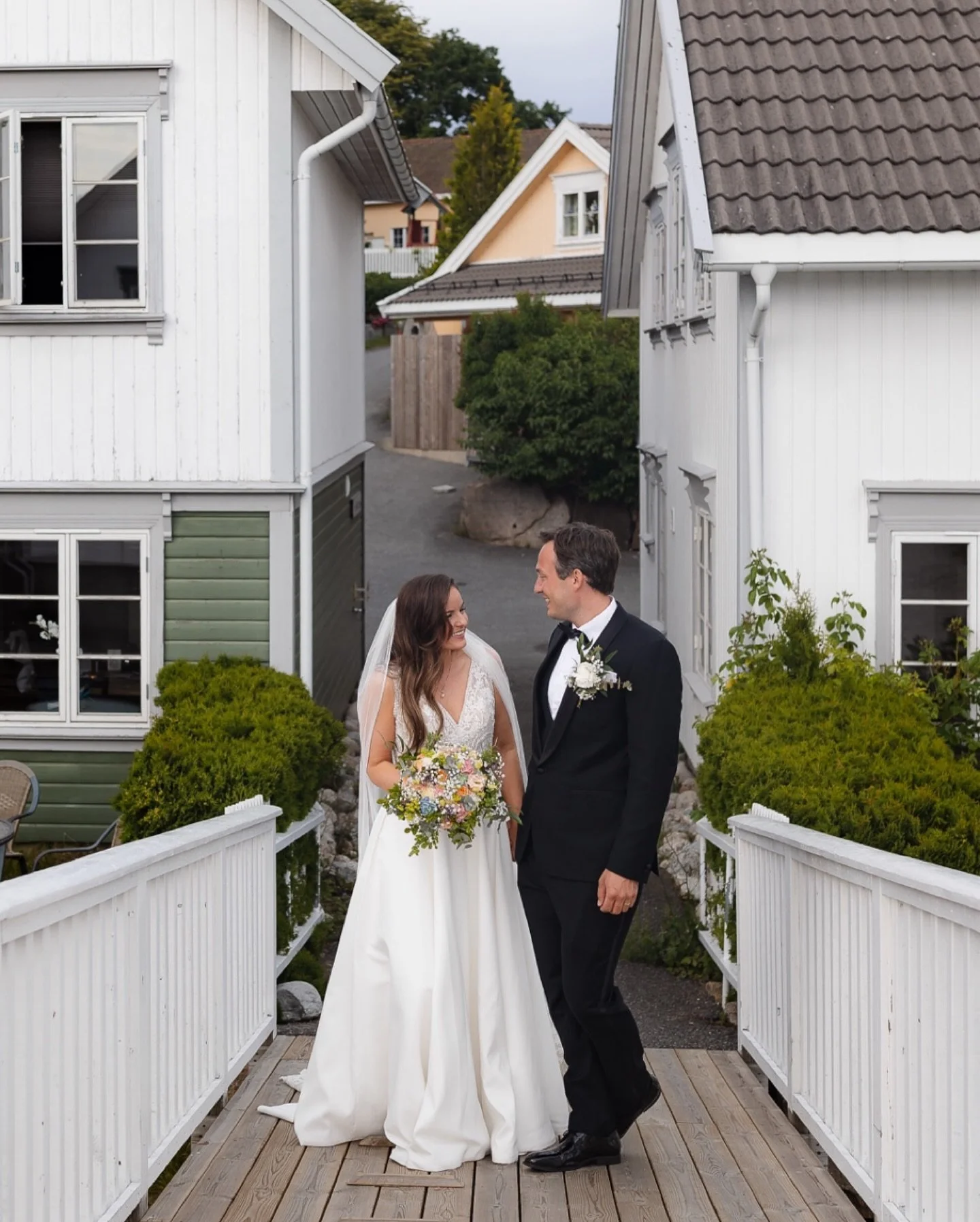 Hvor lang tid trenger man p&aring; portrett bildene p&aring; bryllupsdagen ? Det kan dere bestemme helt selv.  30 minutter funker, 1 time eller 2 timer osv. Alt hva man vil og har lyst til. 

Jeg har en anbefaling p&aring; 2 timer inkludert 15-20min 