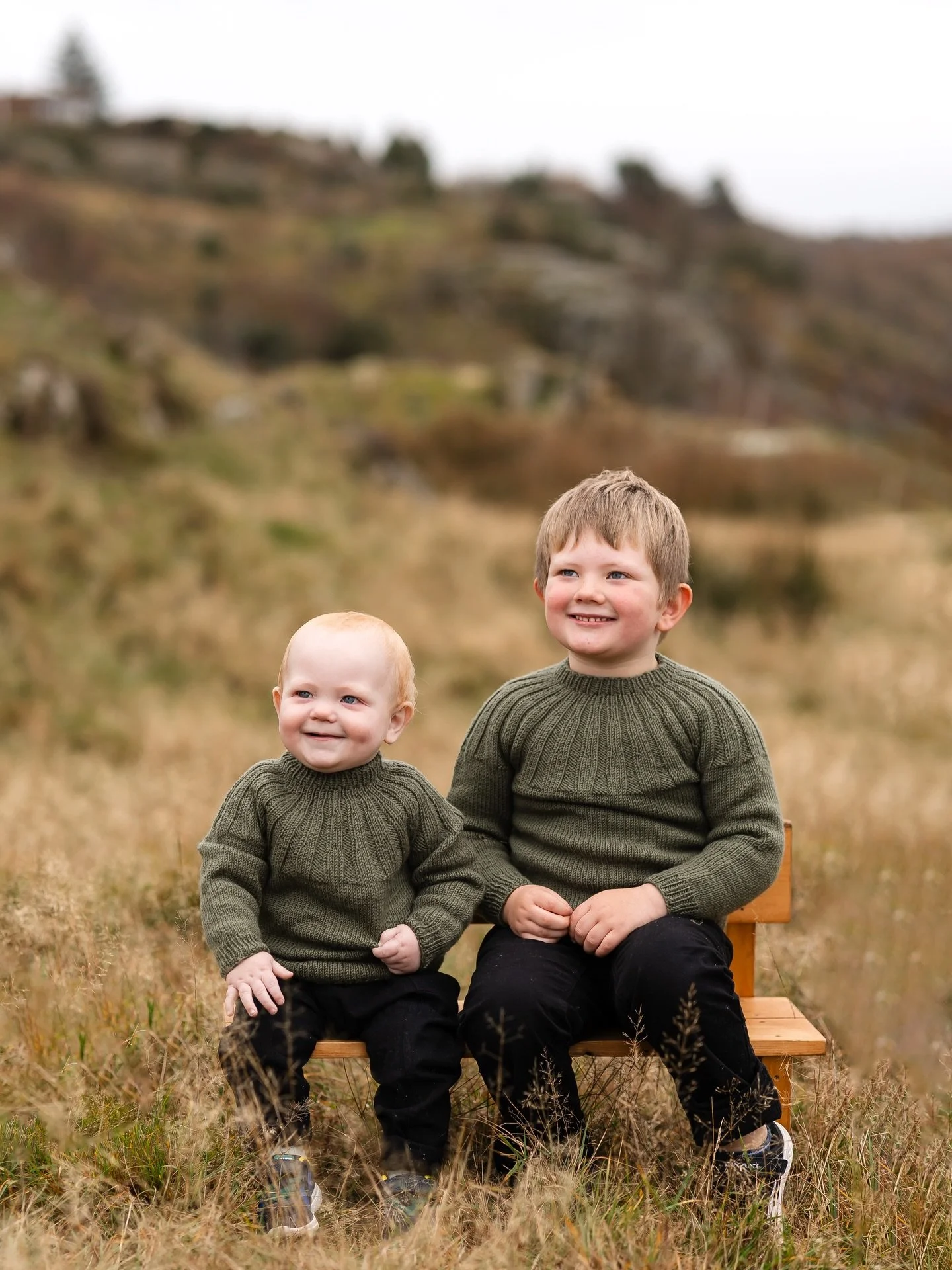 Herlige gutter p&aring; fotografering i November 😍 
Nyf&oslash;dt av M i fjor og 1 &aring;rs bilder i &aring;r, utrolig g&oslash;y &aring; f&aring; lov til &aring; komme tilbake! 🥰 

Book din tid p&aring; www.fotografthereselarsen.no