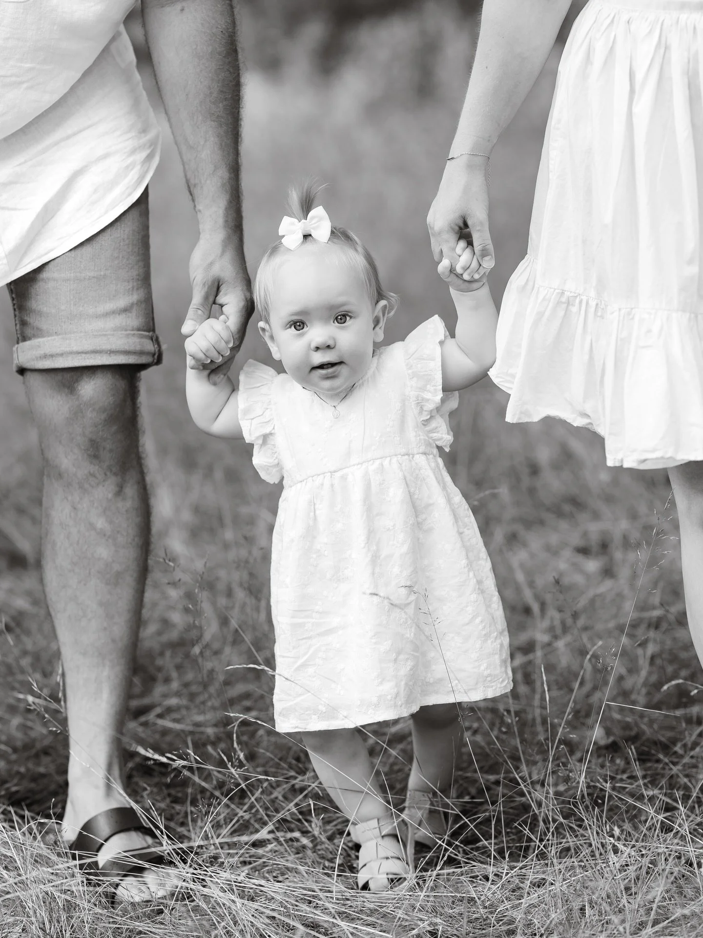 N&aring; titter vel v&aring;ren endelig frem (h&aring;per jeg) 😄 Da blir det endelig mer utefotografering!! 

Hvis dere tenker p&aring; 1&aring;rs bilder s&aring; anbefaler jeg p&aring; det sterkeste &aring; kombinere det med familie bilder. Det er 