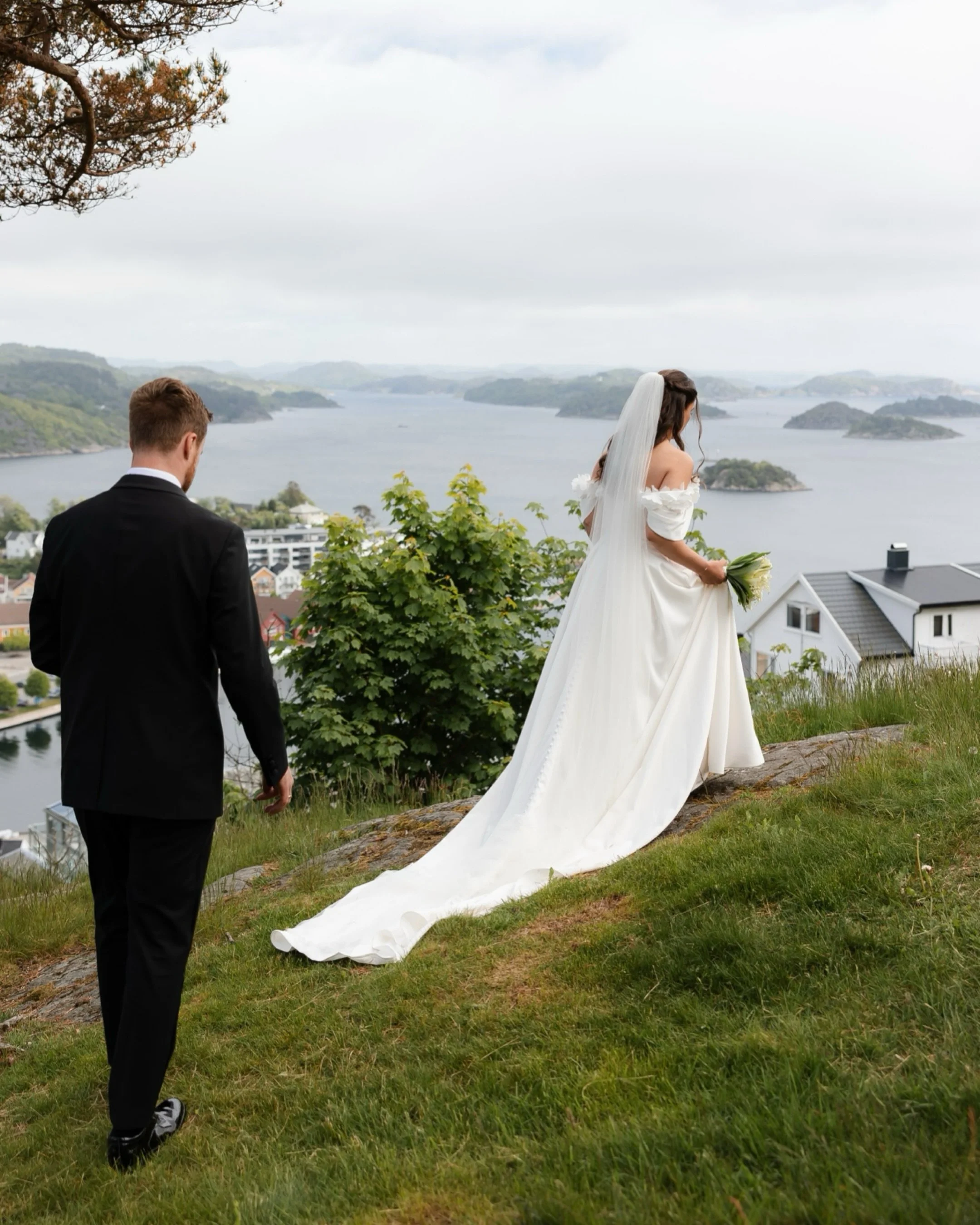 De ville ha med seg byen Farsund p&aring; portrett bildene og da gikk turen til Varbakk- for en vakker utsikt 😍