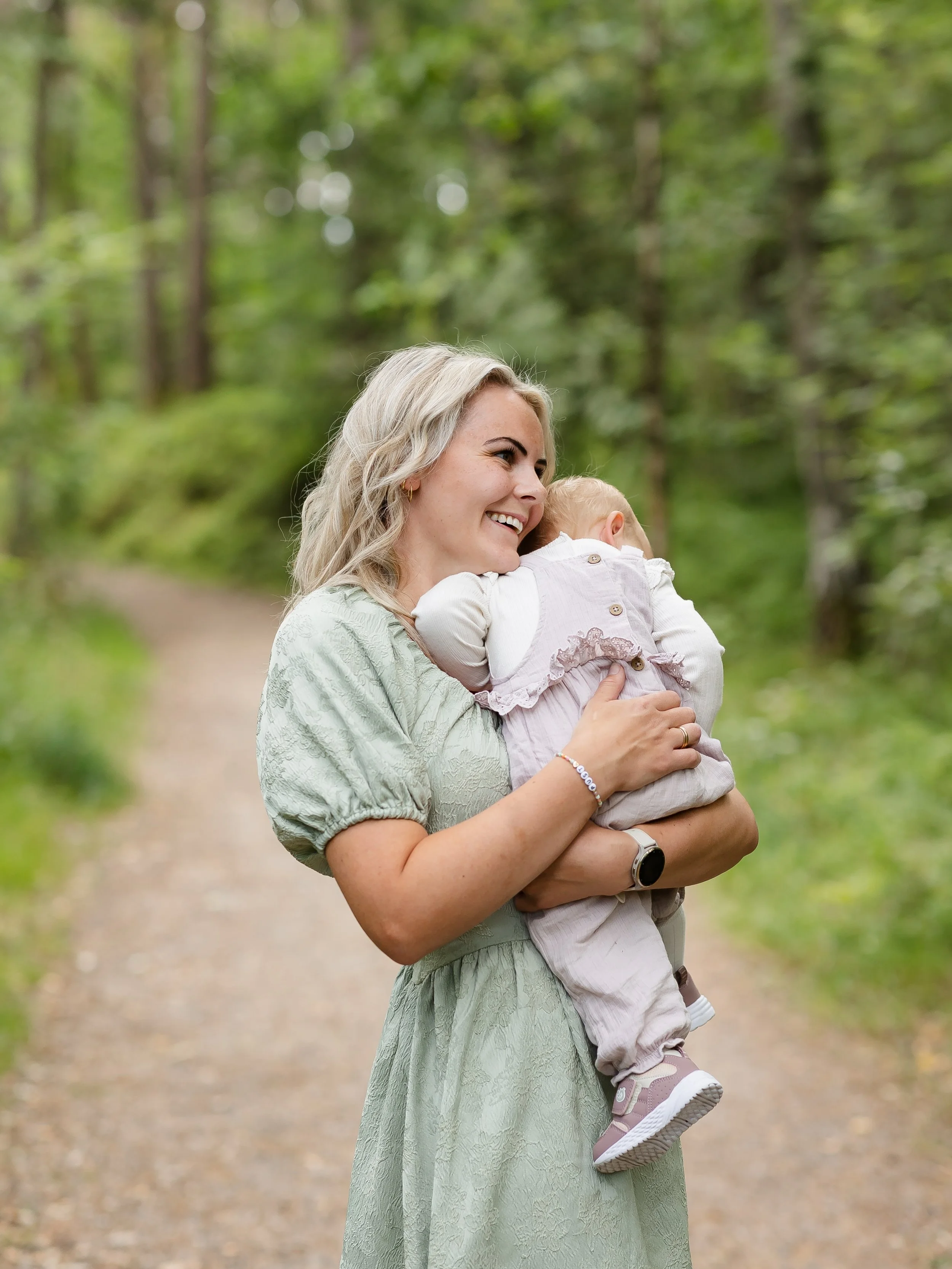 Det er s&aring; viktig at dere foreldre ogs&aring; blir med p&aring; bildene! Om det er 1 &aring;rs bilder, nyf&oslash;dt eller konfirmantfotografering s&aring; anbefaler jeg alltid at det taes familier bilder 📸

N&aring;r tok du sist et bilde samme