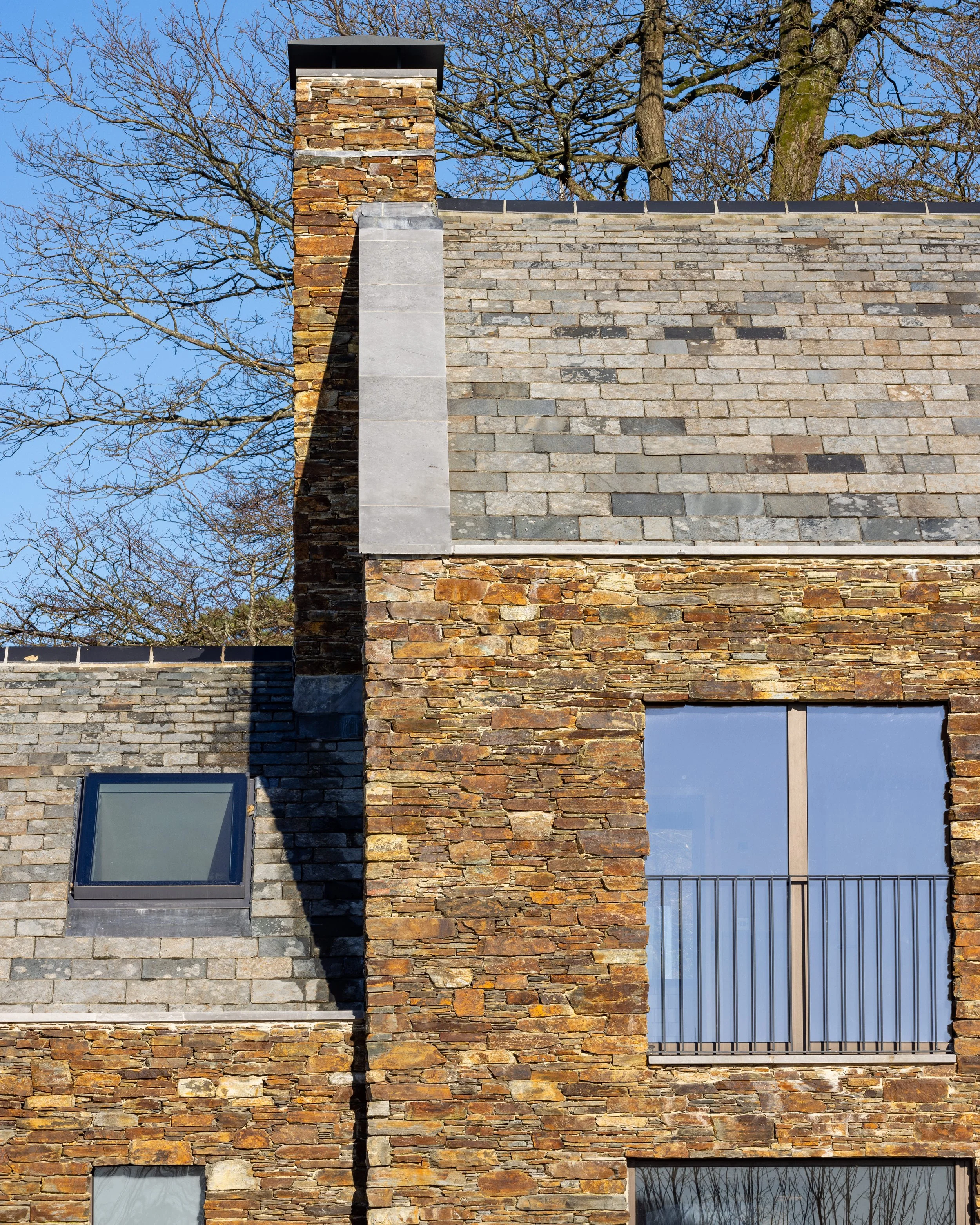  Cornish House 

 

  Three homes gathered around a shared courtyard, shaped by the stone, slate and hedges of the Cornish landscape.  

  The starting point for the design was not a particular architectural style, but the way buildings sit within th