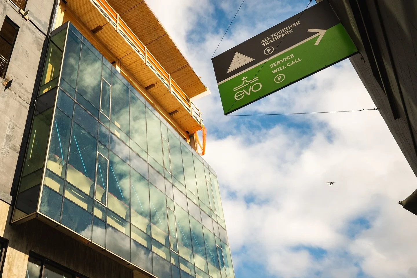 Huge progress being made on Campus Seattle! 

@sellen_construction @weberthompson @millerhull