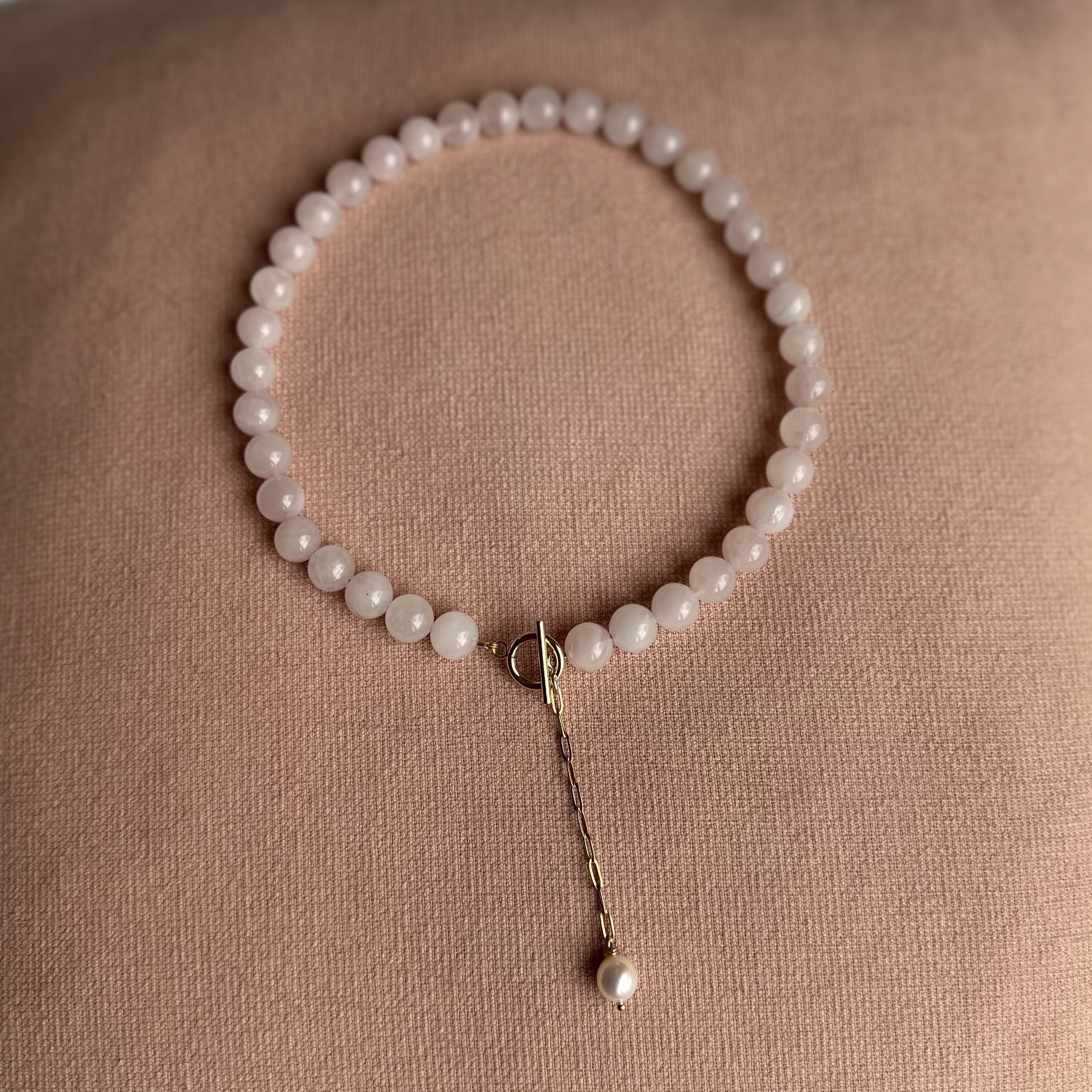 rose quartz choker .jpg