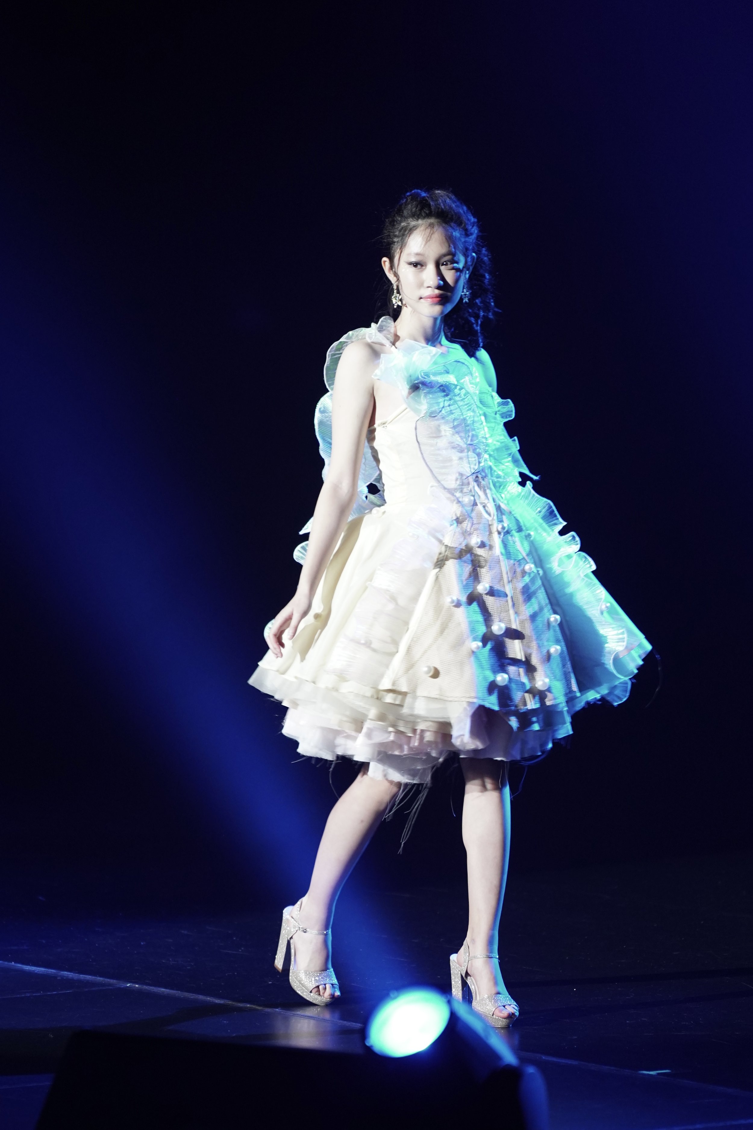 LOOK 1