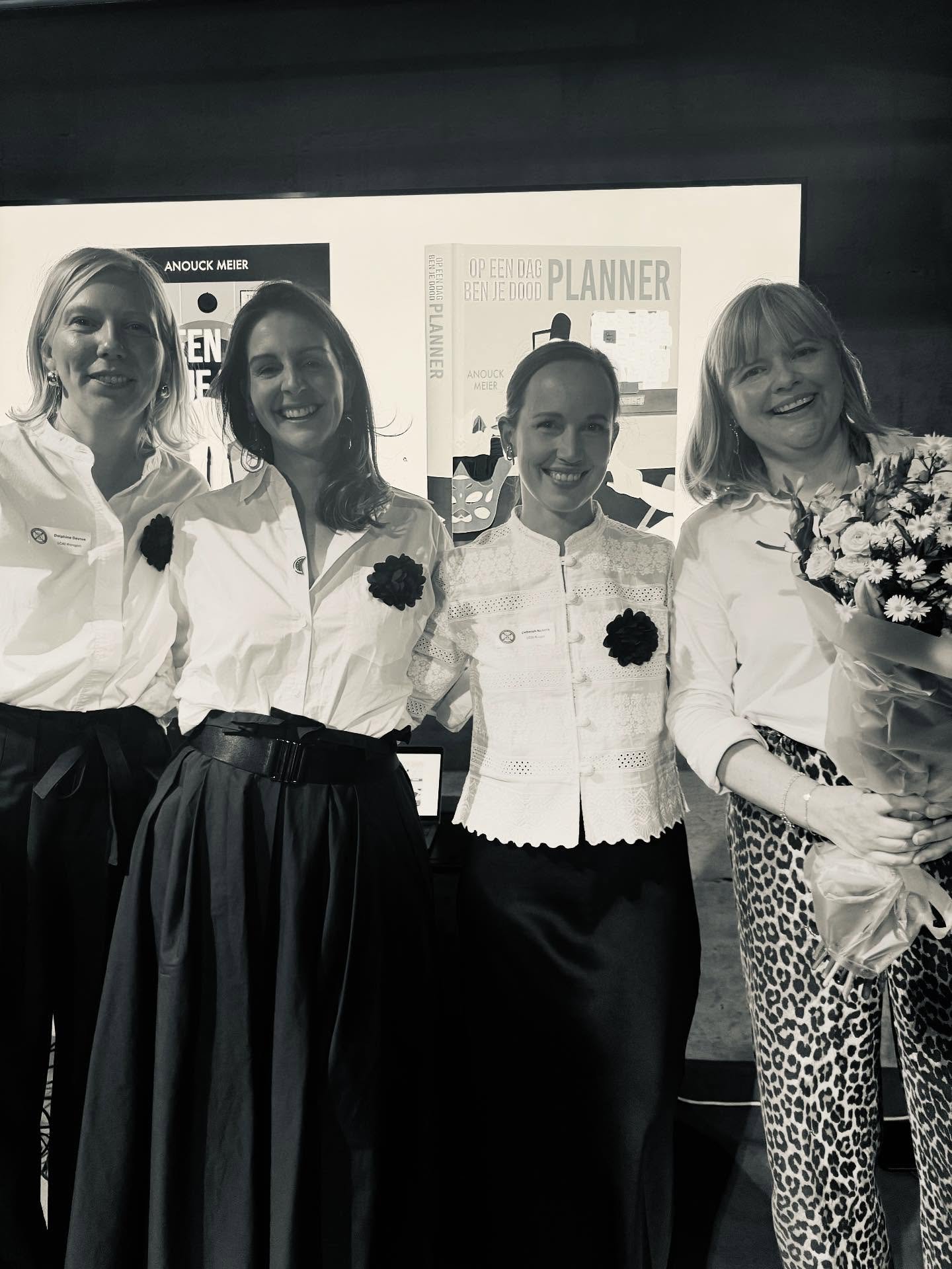 ✨ Er waren eens... ✨
 ... drie ladies die besloten een magische avond te organiseren &mdash; eentje vol inspiratie, gezelligheid &eacute;n een goed doel. 

Samen met @lc41gentleieland en @lc40waregem luisterden we naar de boeiende key note van femini