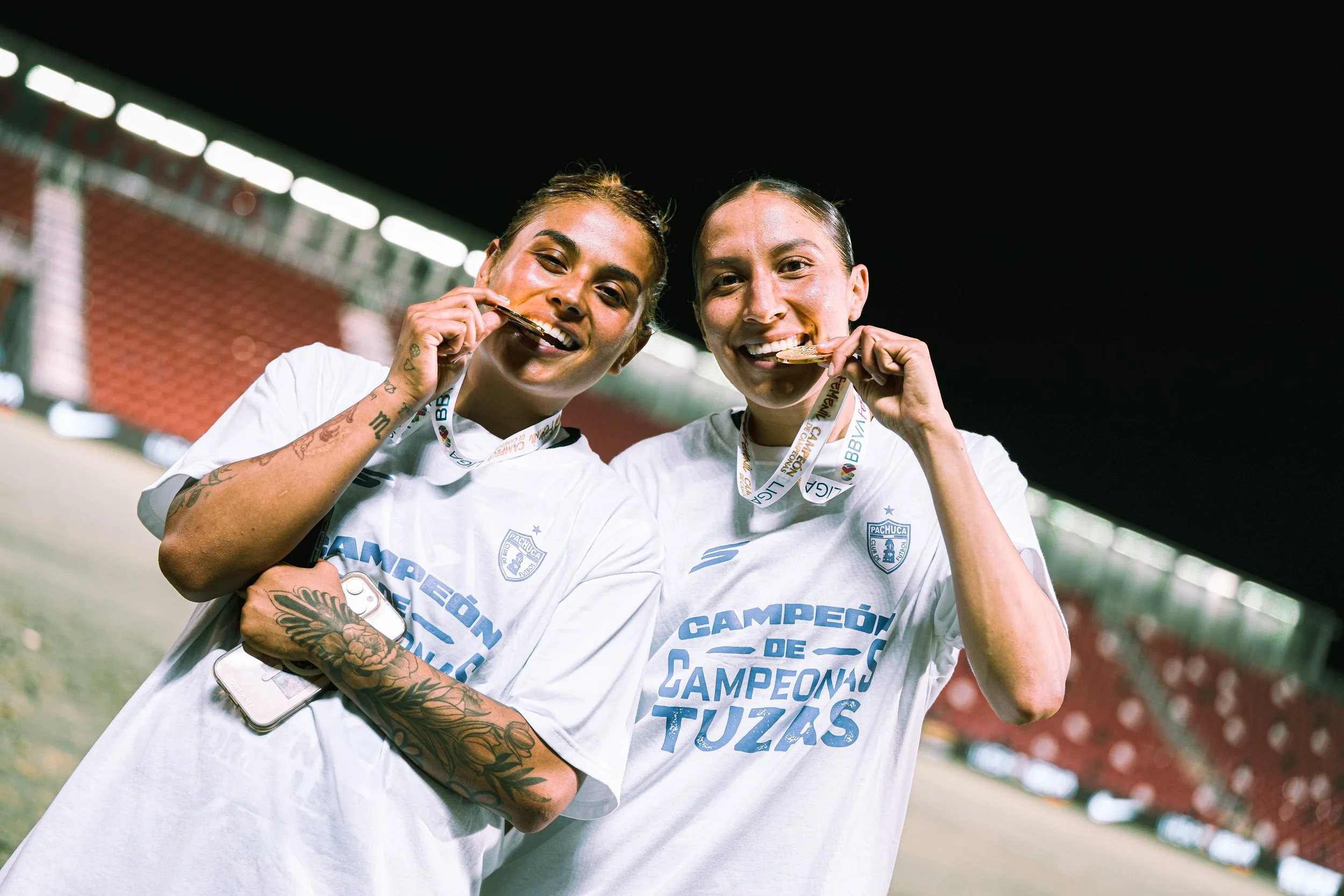 Pachuca Female Soccer players with medals