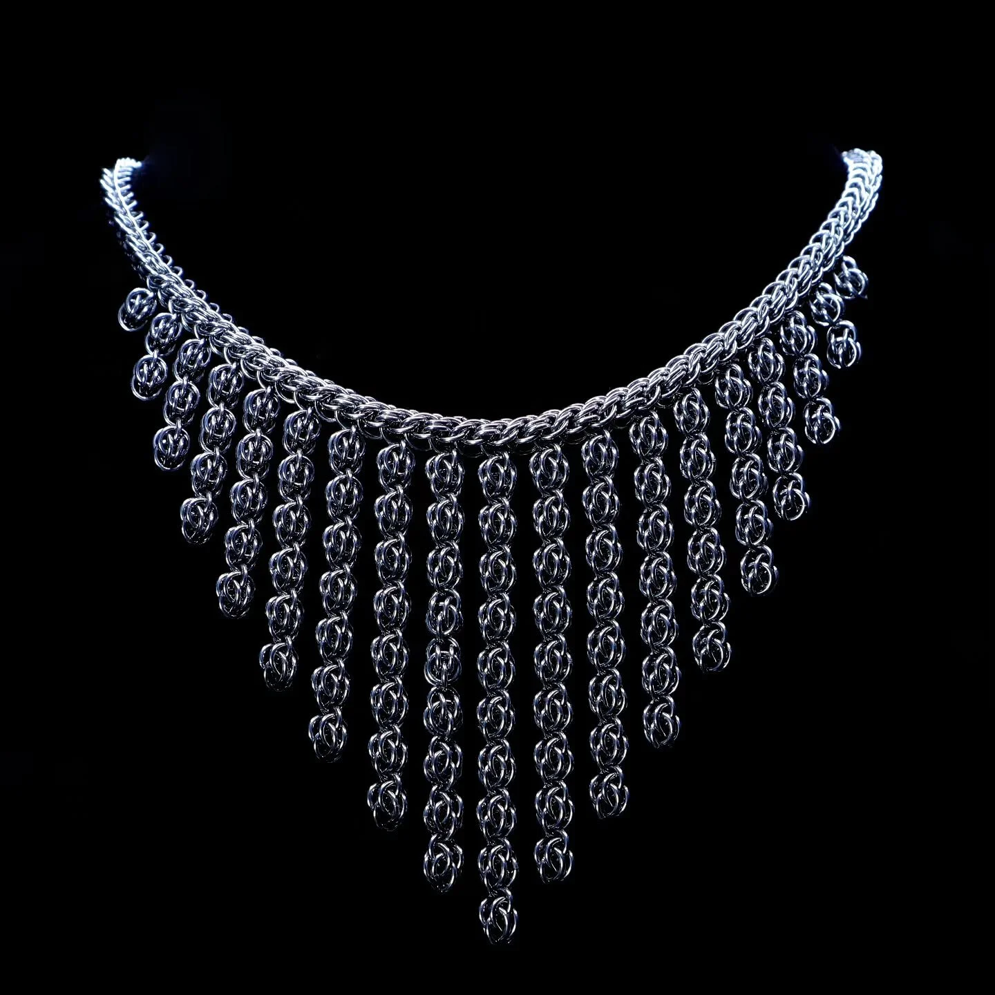Sweet Pea Drape Necklace in 20 gauge Stainless Steel

#mailleafire #handmade #chainmaille #elegant #necklace