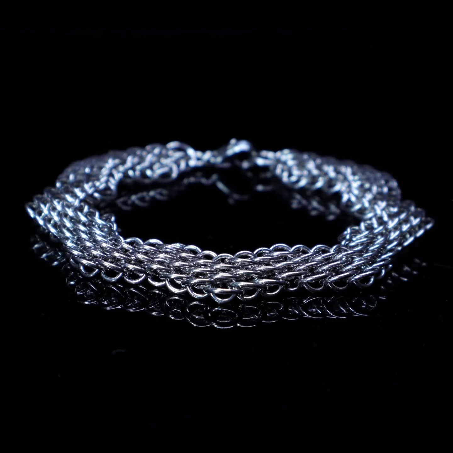 Dragonscale Zig Zag Bracelet

20 gauge Stainless Steel Jumprings

#mailleafire #handmade #chainmaille #bracelet