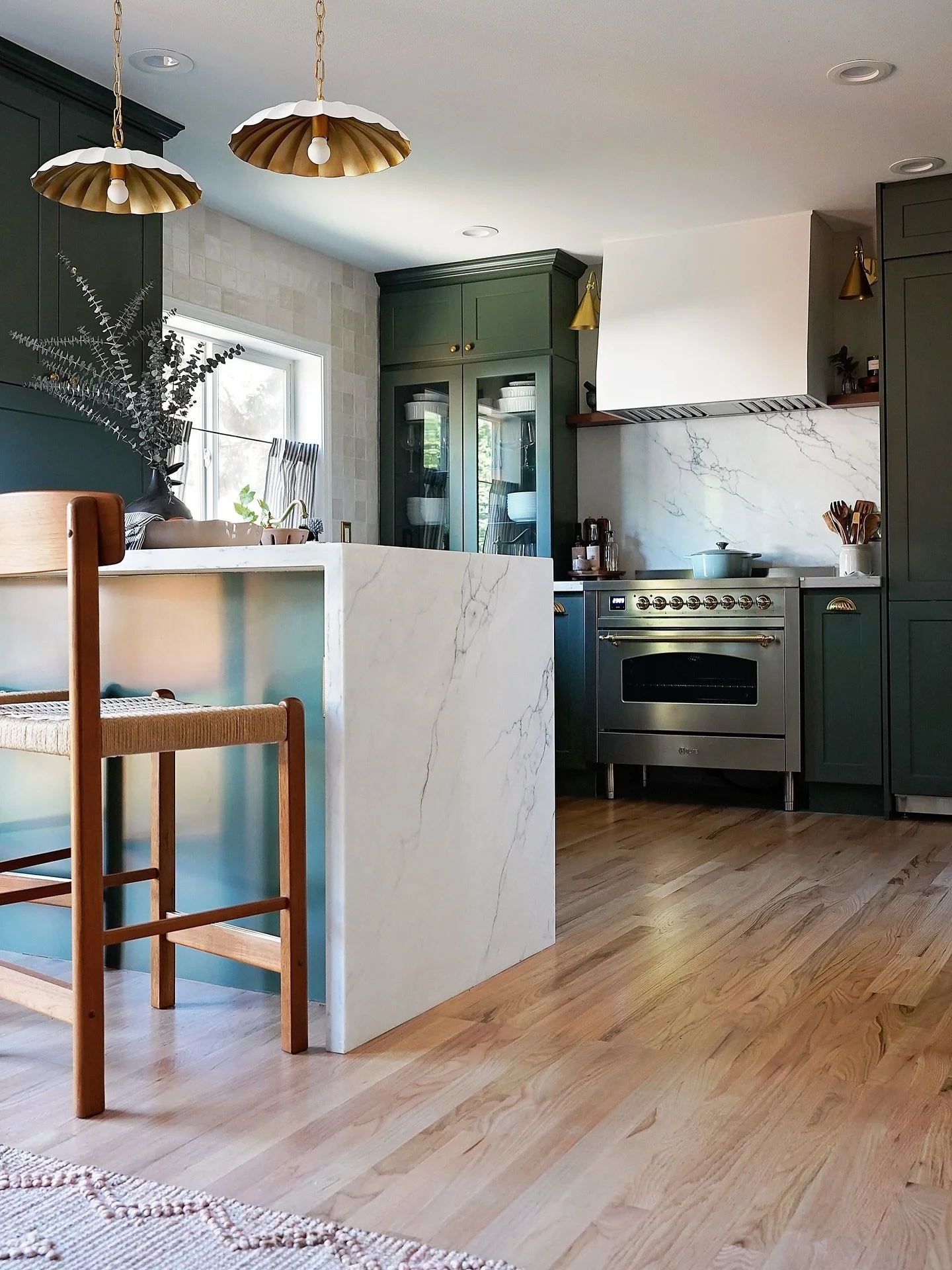 A fresh start in the heart of the home. 🤍 The kitchen renovation is finally complete and we couldn&rsquo;t love it more!

#kitchenrenovation #kitcheninspo #kitchendesign #homerenovation #interiordesign #kitchenremodel #housebeautiful #kitcheninspira