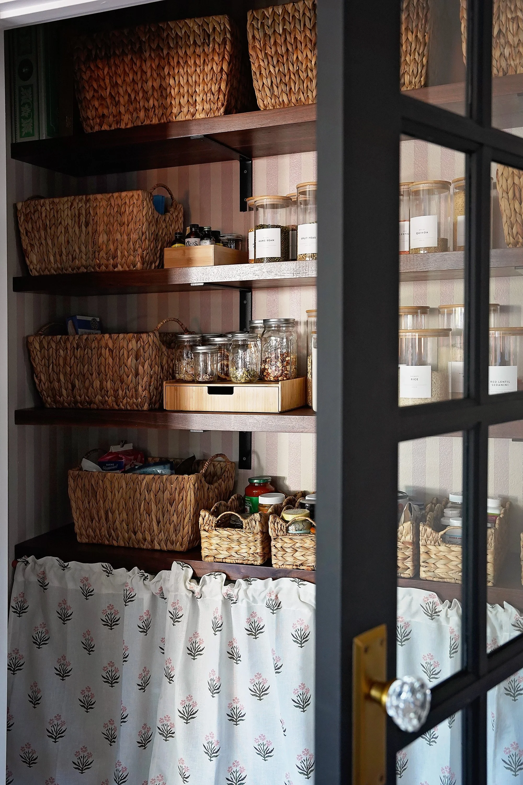 holly_pantry_V04.jpg