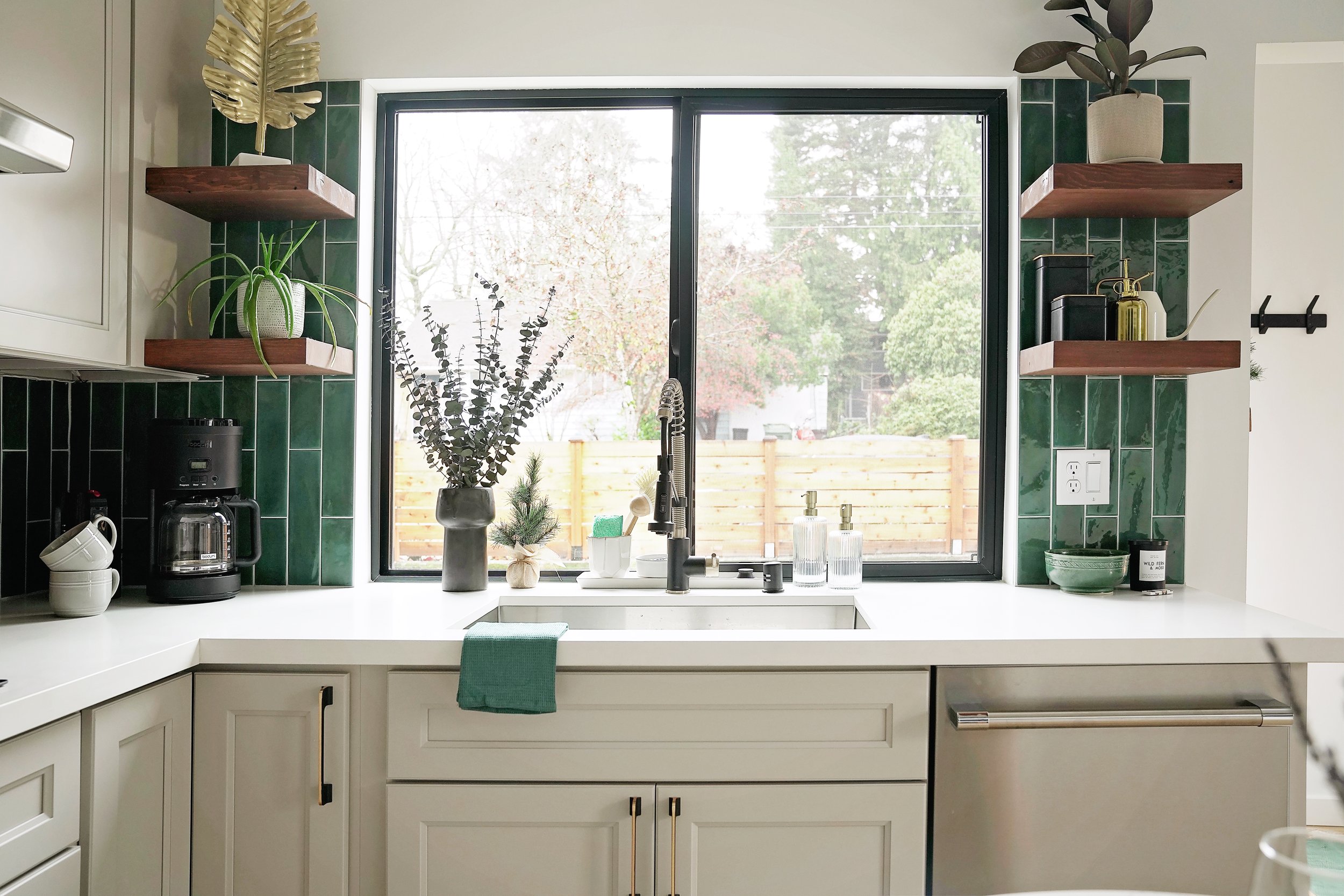 lovely_loft_kitchen_2022_2.jpg