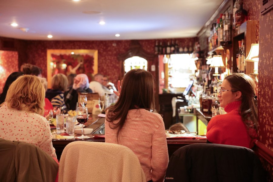 At the Washington Inn &amp; Wine Bar, evenings begin best at the Wine Bar.

Join us tonight and cozy up with friends for a glass of your favorite wine or one of Robin&rsquo;s thoughtfully crafted cocktails. Settle in, unwind, and let the evening unfo