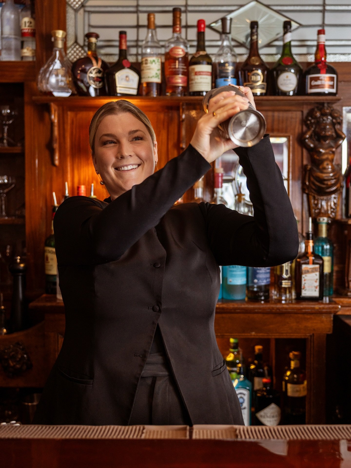 Join us this weekend at the Washington Inn &amp; Wine Bar, Friday and Saturday, where warm welcomes and genuine hospitality set the tone for the evening. Your favorite table is waiting, the kind where time slows down, glasses stay full, and every det