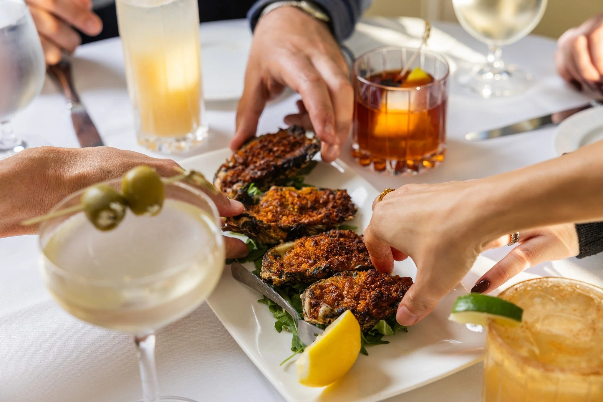 A beautiful reason to look forward to Wednesday nights. Washington Inn is now open midweek, with the Wine Bar beginning at 4PM and the dining room at 4:30PM. Because sometimes the best nights happen in the middle of the week.

#washingtoninn #theinn 