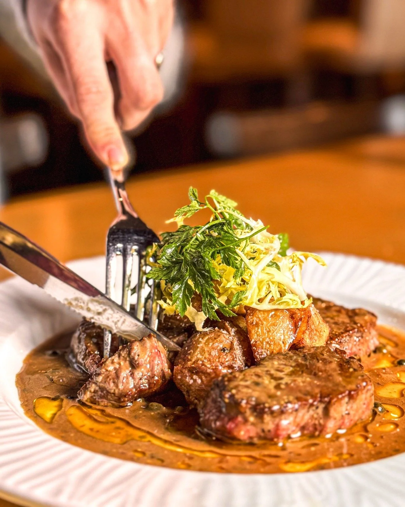 It's Local Thursday at the Wine Bar, and we can think of no better way to spend an evening in Cape May. Tonight's $25 Wine Bar plate features tender beef medallions finished with a green peppercorn and red currant sauce and served alongside an aged g